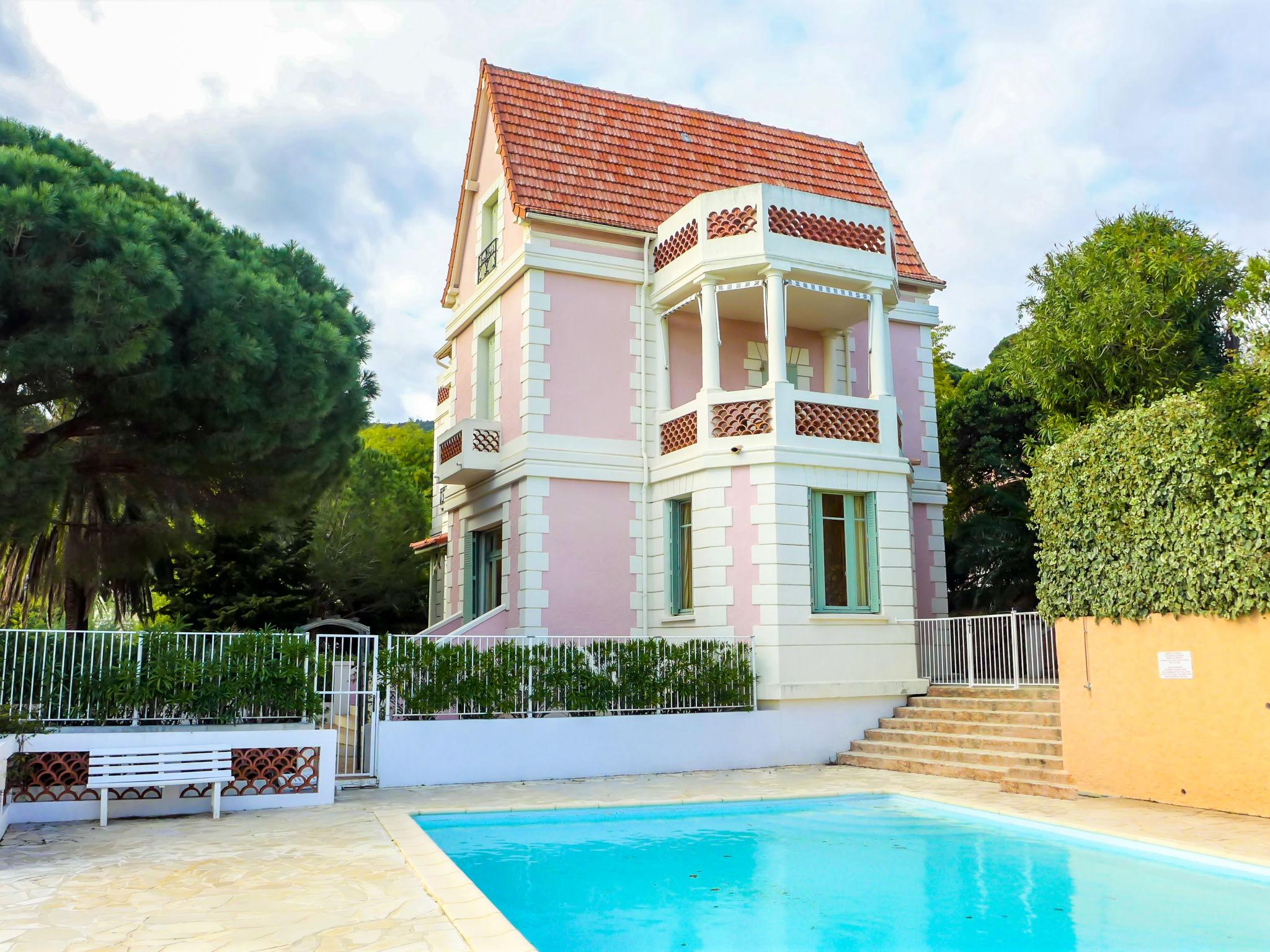 Foto 6 - Apartamento de 1 quarto em Cavalaire-sur-Mer com piscina e vistas do mar