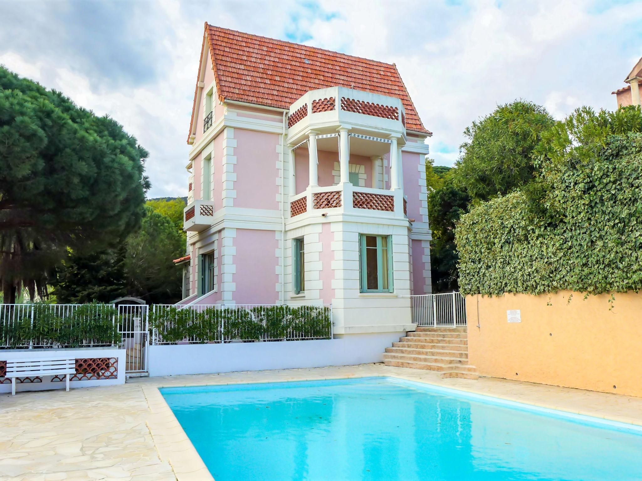 Foto 1 - Apartamento de 1 quarto em Cavalaire-sur-Mer com piscina e vistas do mar