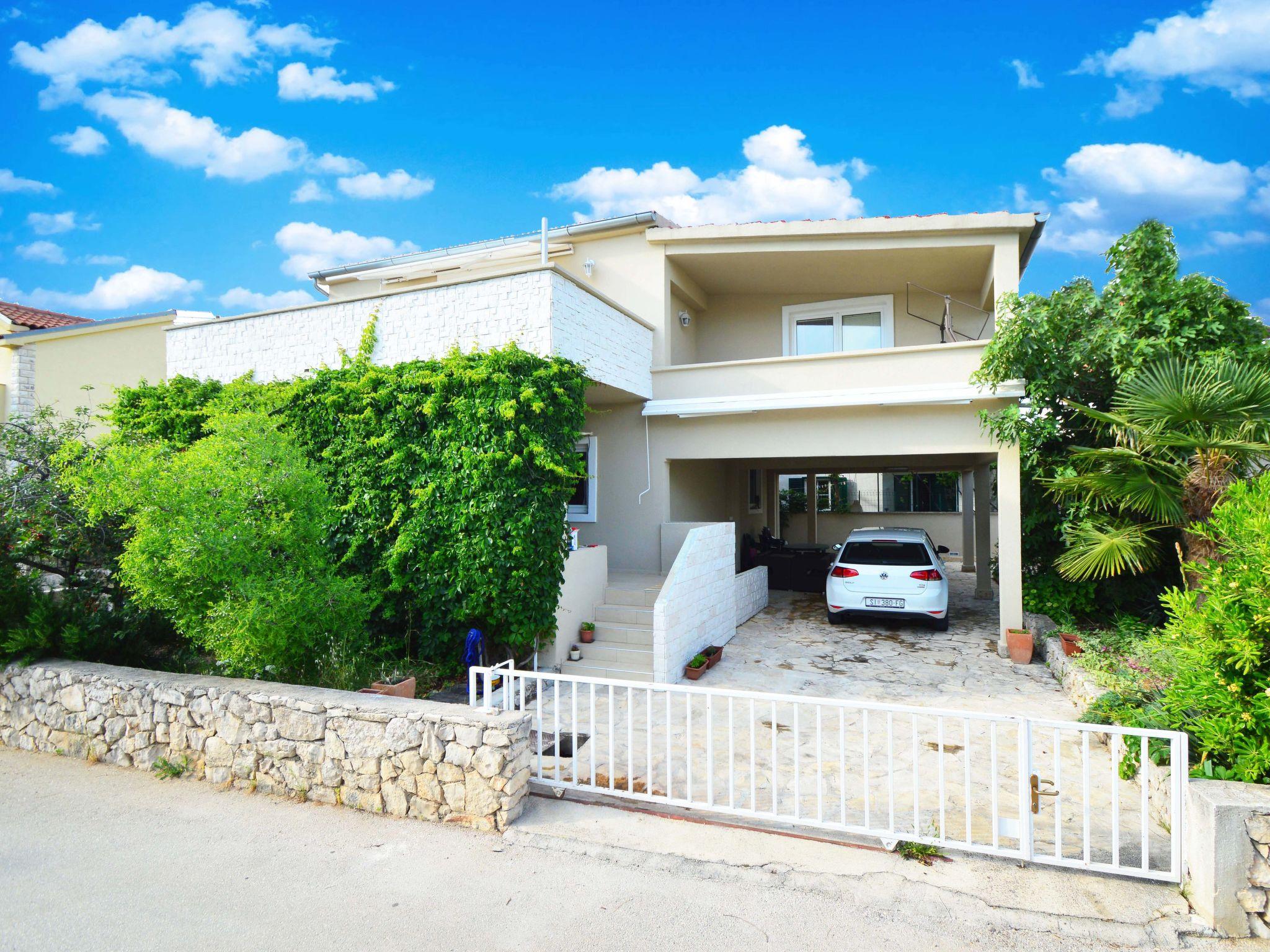 Foto 1 - Apartamento de 2 quartos em Sibenik com terraço