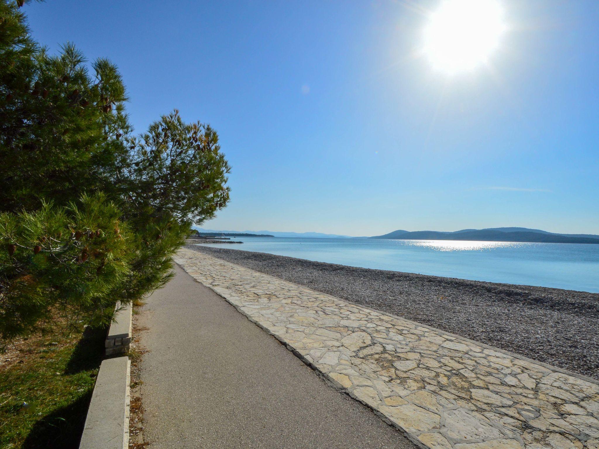 Photo 15 - Appartement de 2 chambres à Sibenik avec piscine privée et terrasse