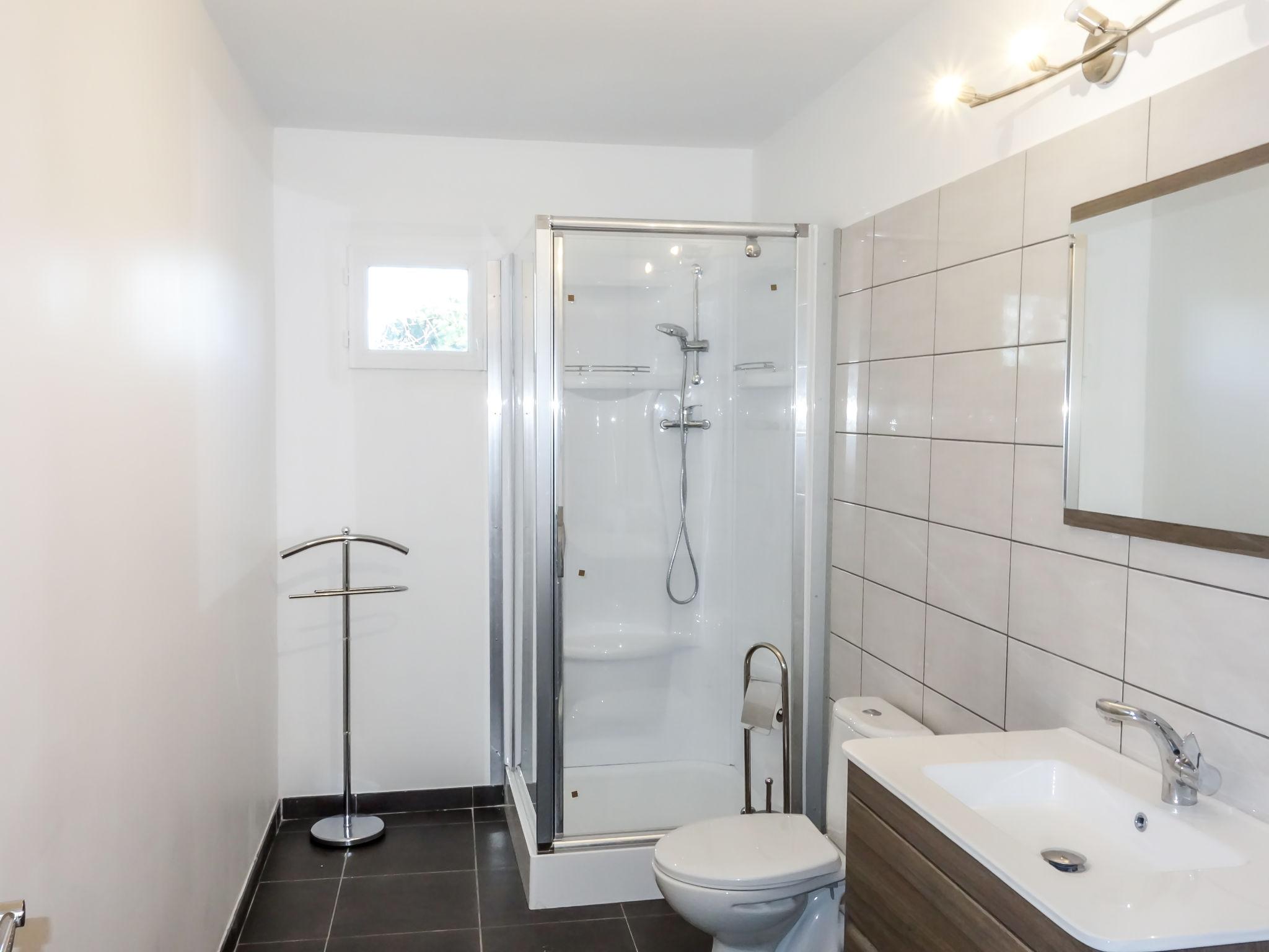 Foto 4 - Apartamento de 2 quartos em Saint-Laurent-d'Aigouze com piscina privada e jardim