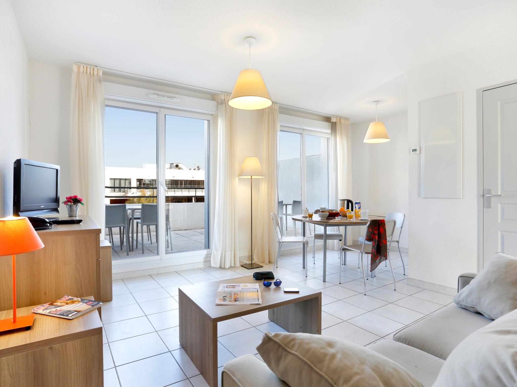 Foto 2 - Apartamento de 2 habitaciones en Le Grau-du-Roi con piscina y vistas al mar