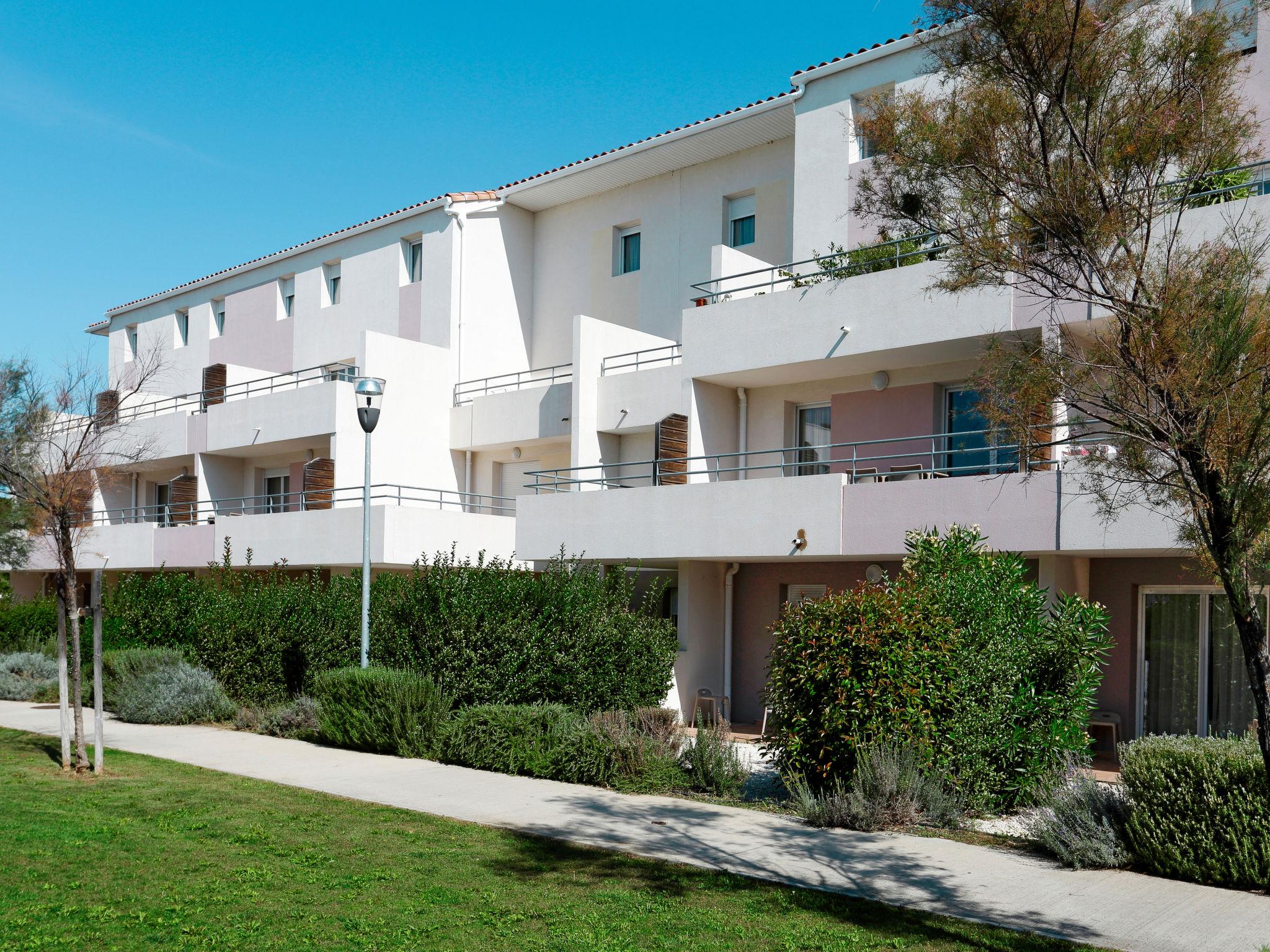 Foto 6 - Apartment mit 1 Schlafzimmer in Le Grau-du-Roi mit schwimmbad und blick aufs meer