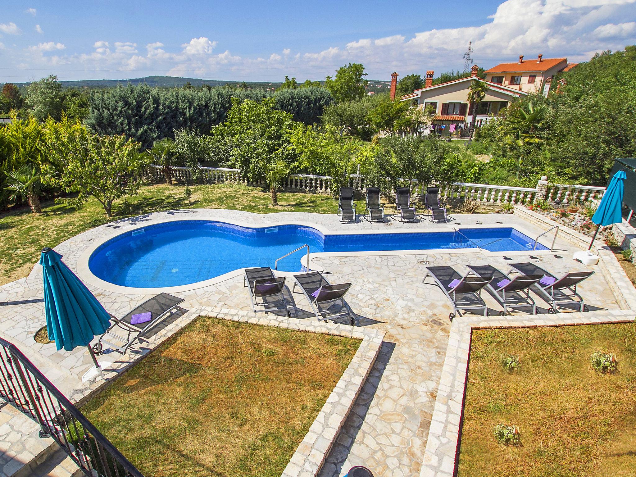 Foto 19 - Casa de 5 quartos em Labin com piscina privada e vistas do mar