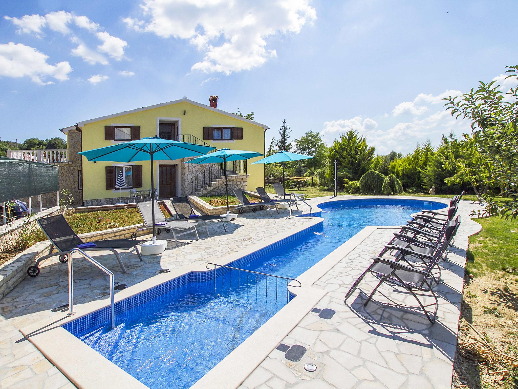 Foto 4 - Casa de 5 quartos em Labin com piscina privada e vistas do mar