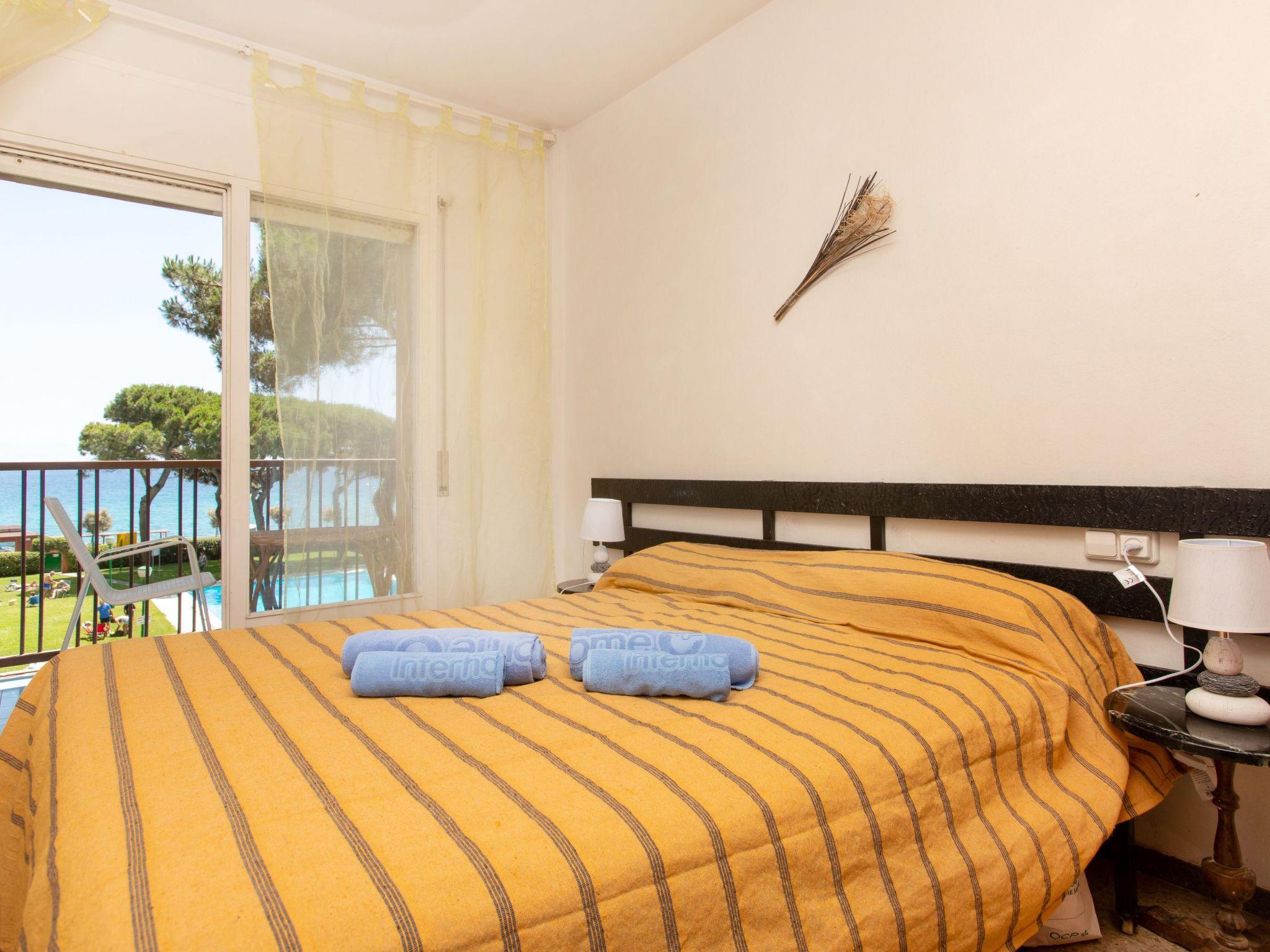 Foto 5 - Appartamento con 2 camere da letto a Blanes con piscina e vista mare