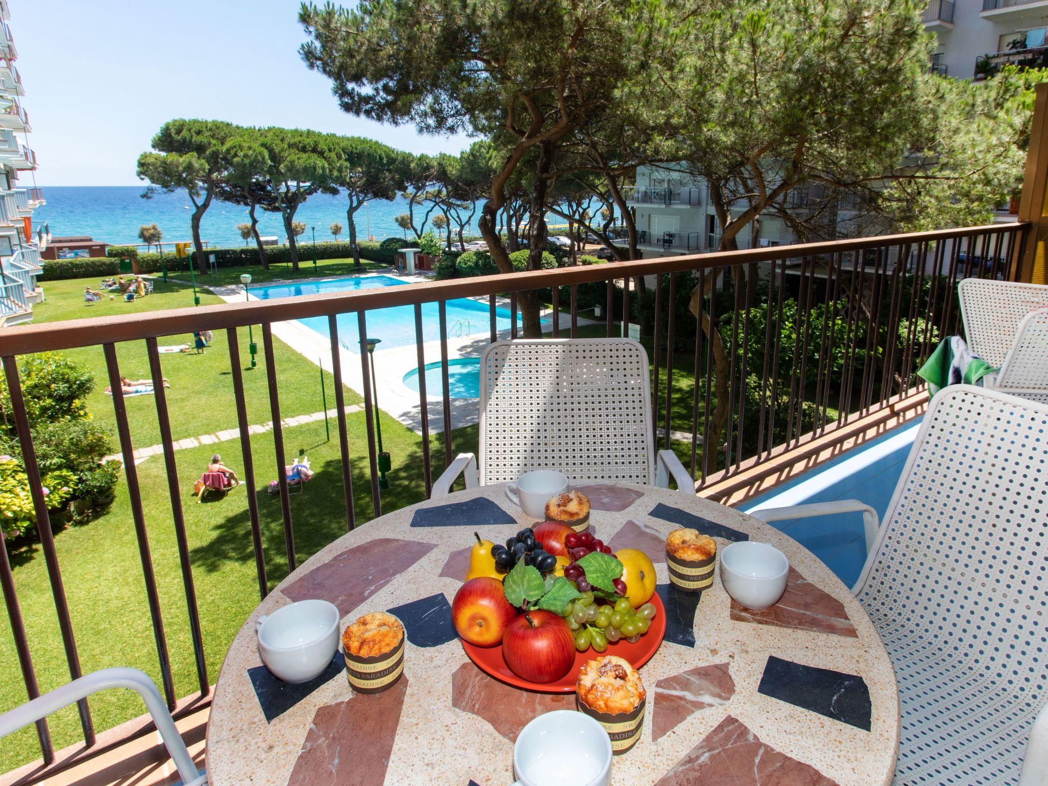 Photo 1 - Appartement de 2 chambres à Blanes avec piscine et jardin