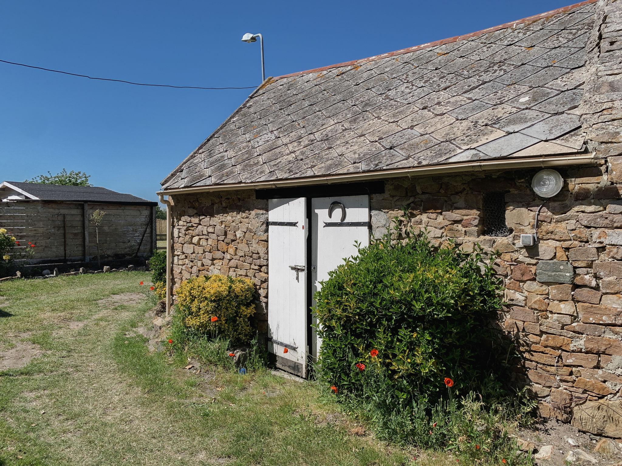 Photo 8 - Maison de 1 chambre à Pirou avec jardin et terrasse