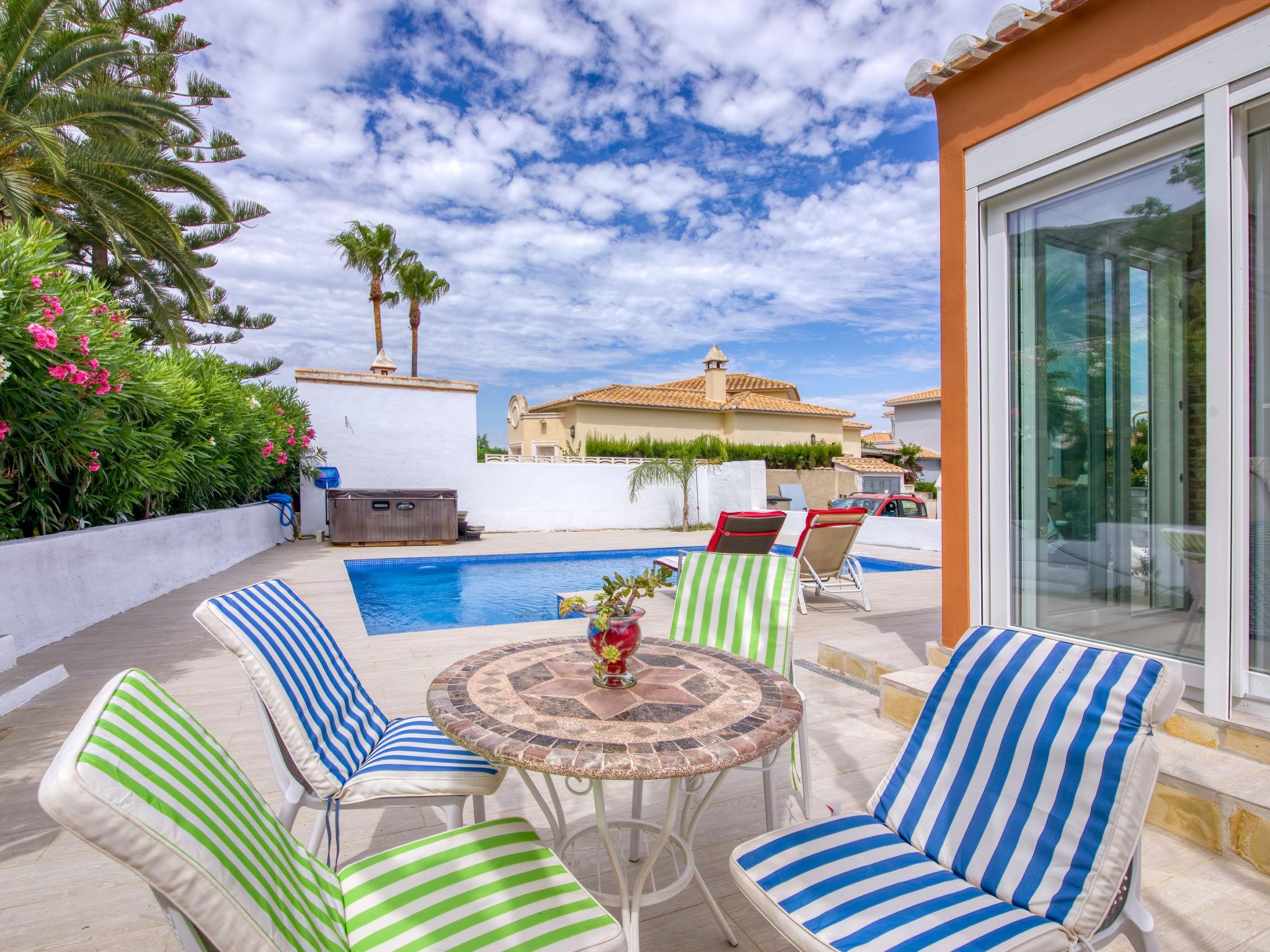 Photo 2 - Maison de 3 chambres à Dénia avec piscine privée et vues à la mer