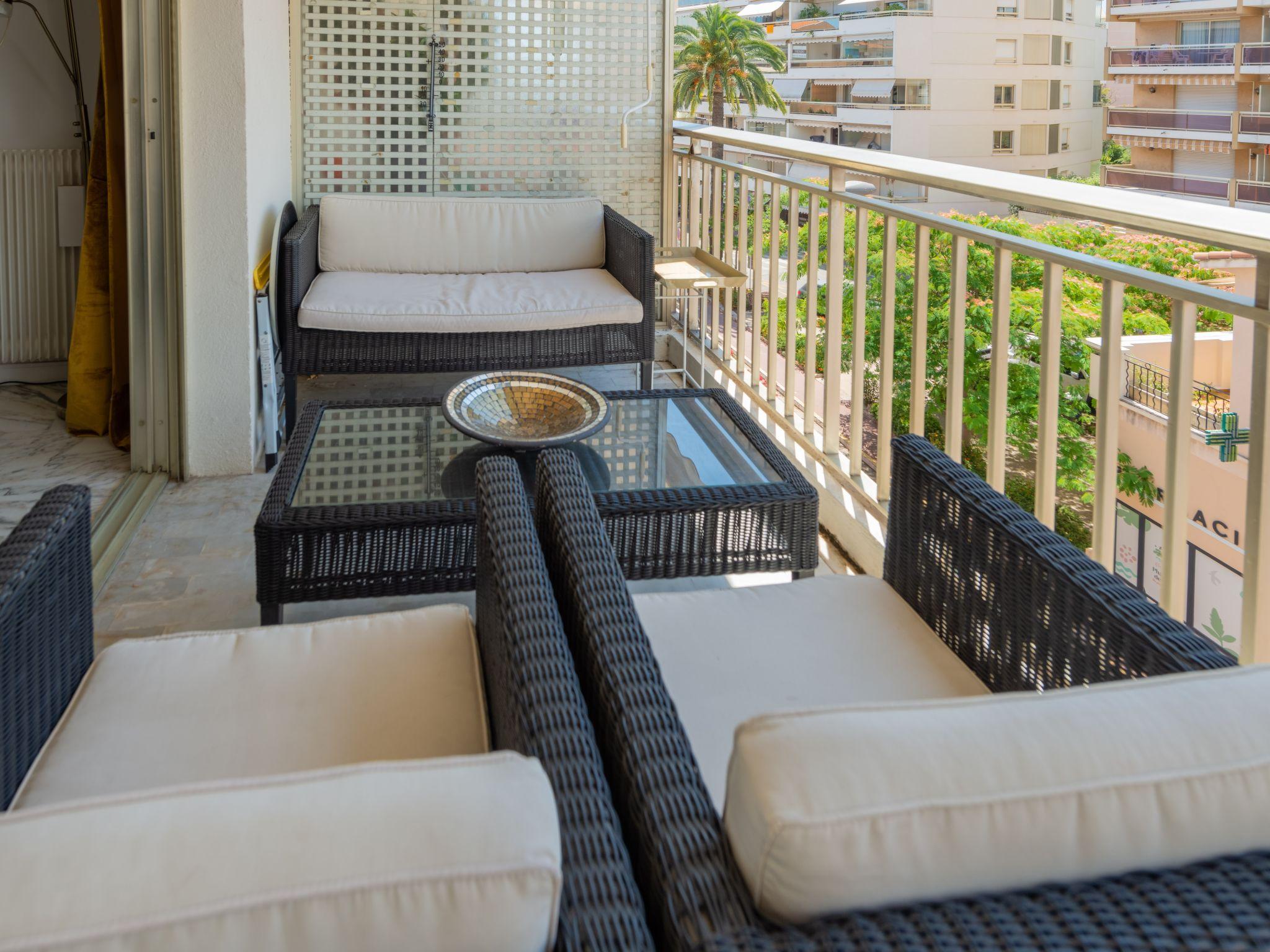 Photo 14 - 1 bedroom Apartment in Cannes with terrace and sea view