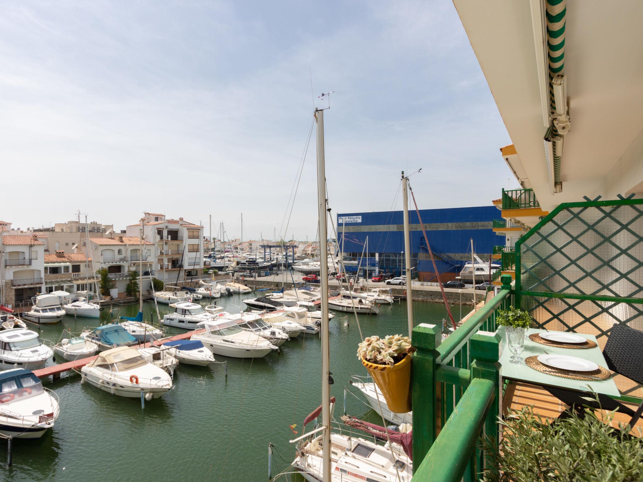 Foto 15 - Apartamento de 1 quarto em Castelló d'Empúries com vistas do mar