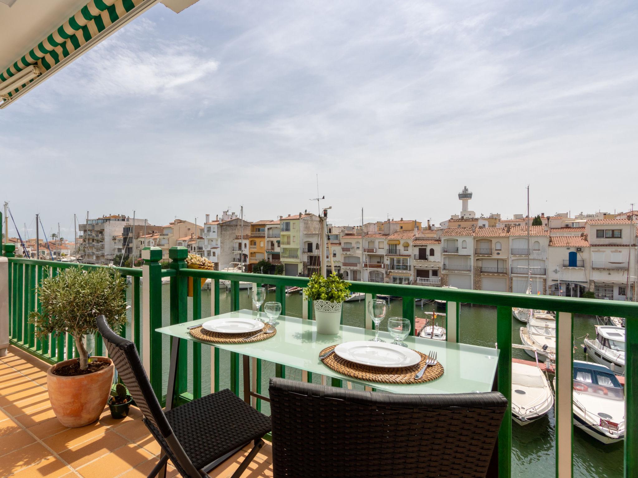 Foto 1 - Apartamento de 1 quarto em Castelló d'Empúries com vistas do mar