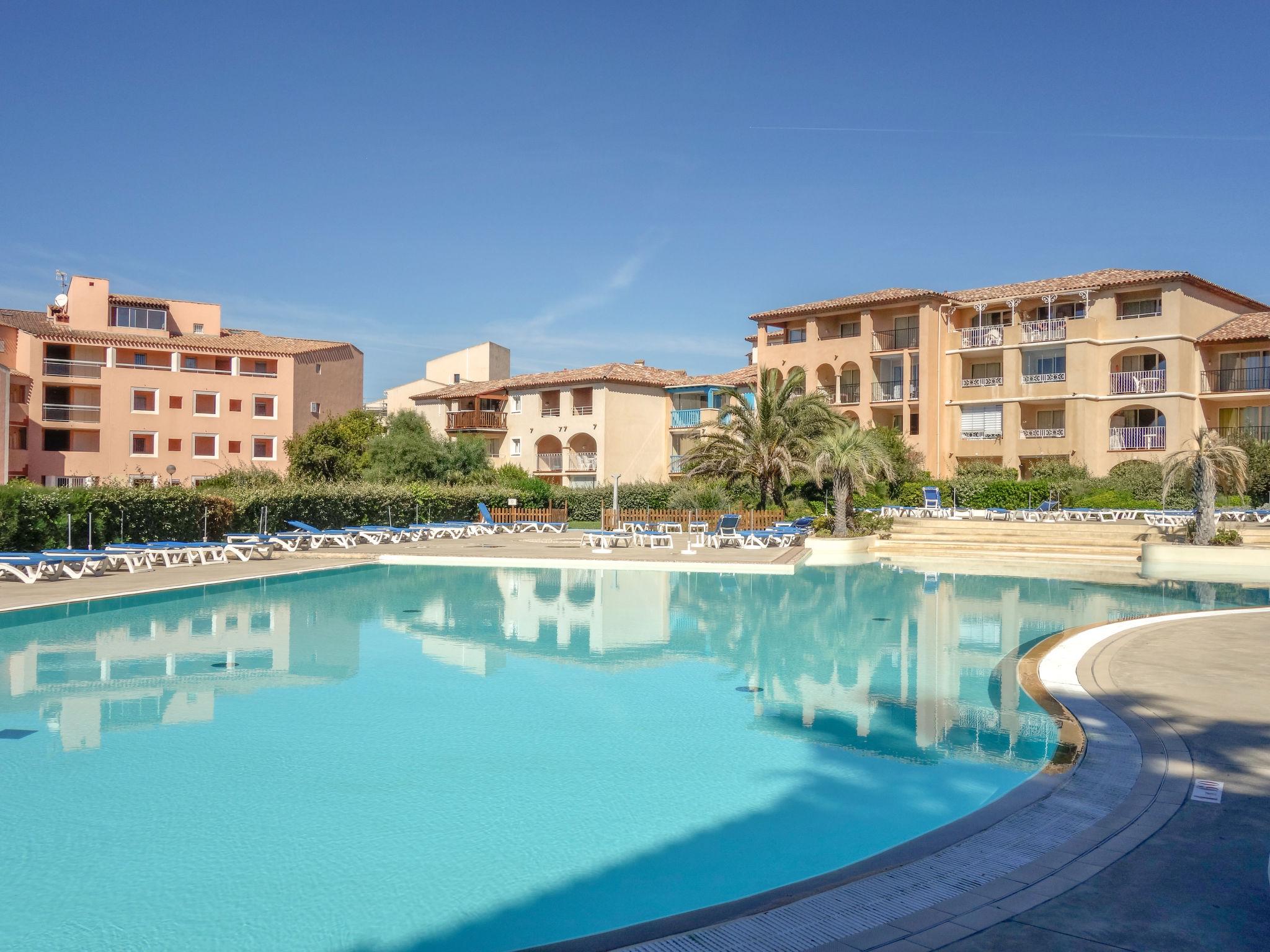 Foto 25 - Apartamento de 2 habitaciones en Six-Fours-les-Plages con piscina y vistas al mar