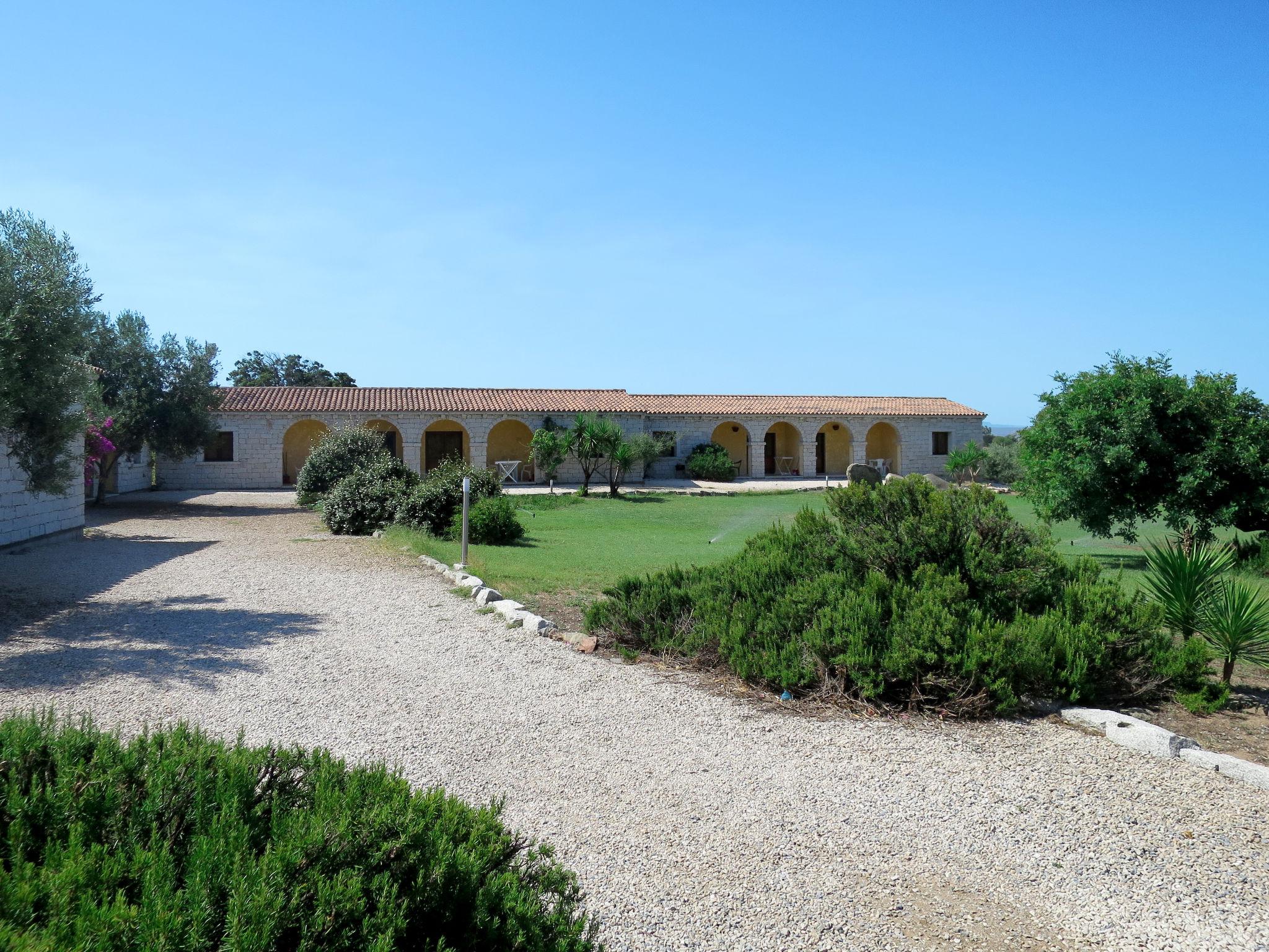 Foto 3 - Haus mit 1 Schlafzimmer in Badesi mit schwimmbad und blick aufs meer