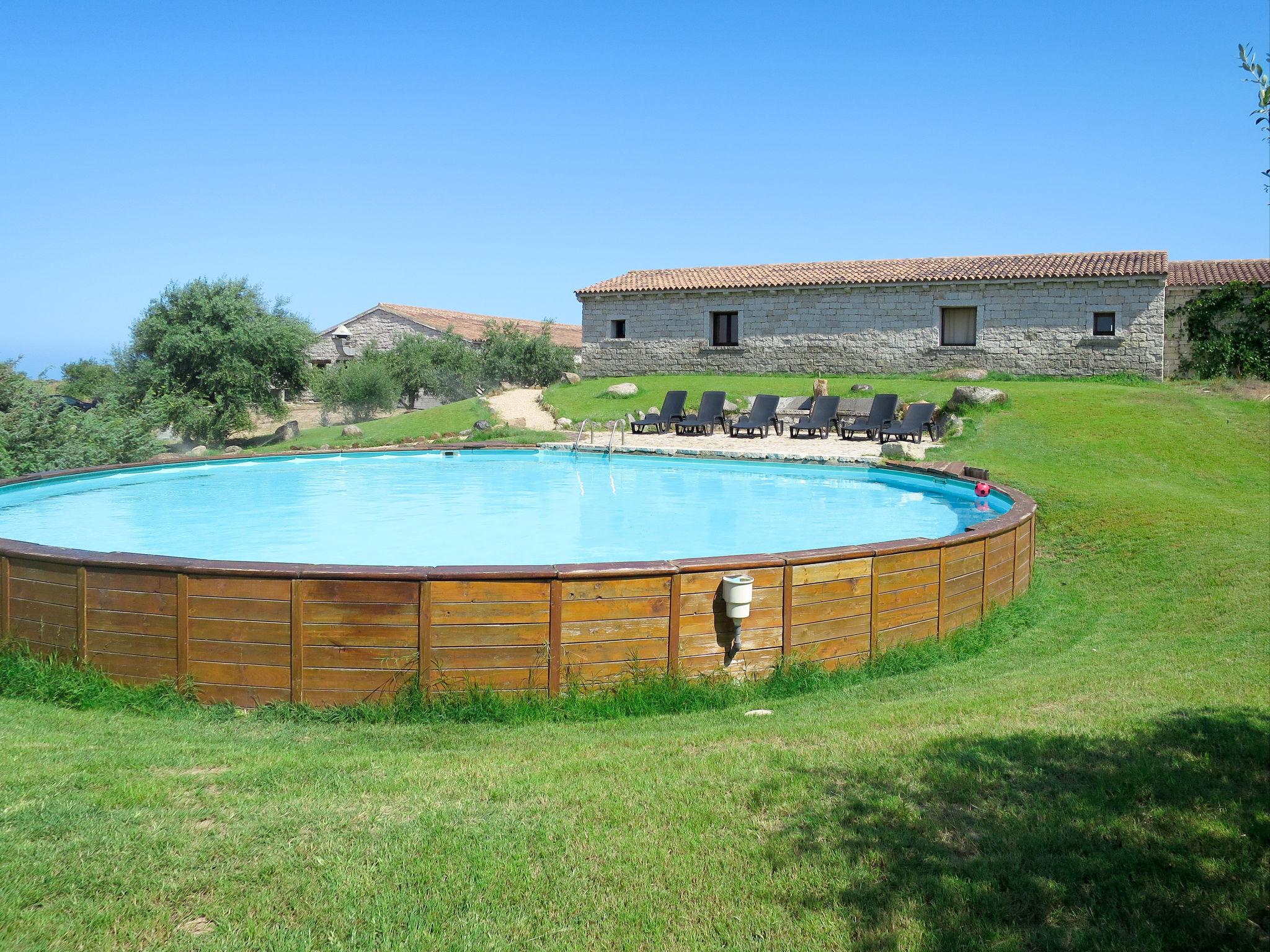Foto 1 - Casa de 1 quarto em Badesi com piscina e vistas do mar