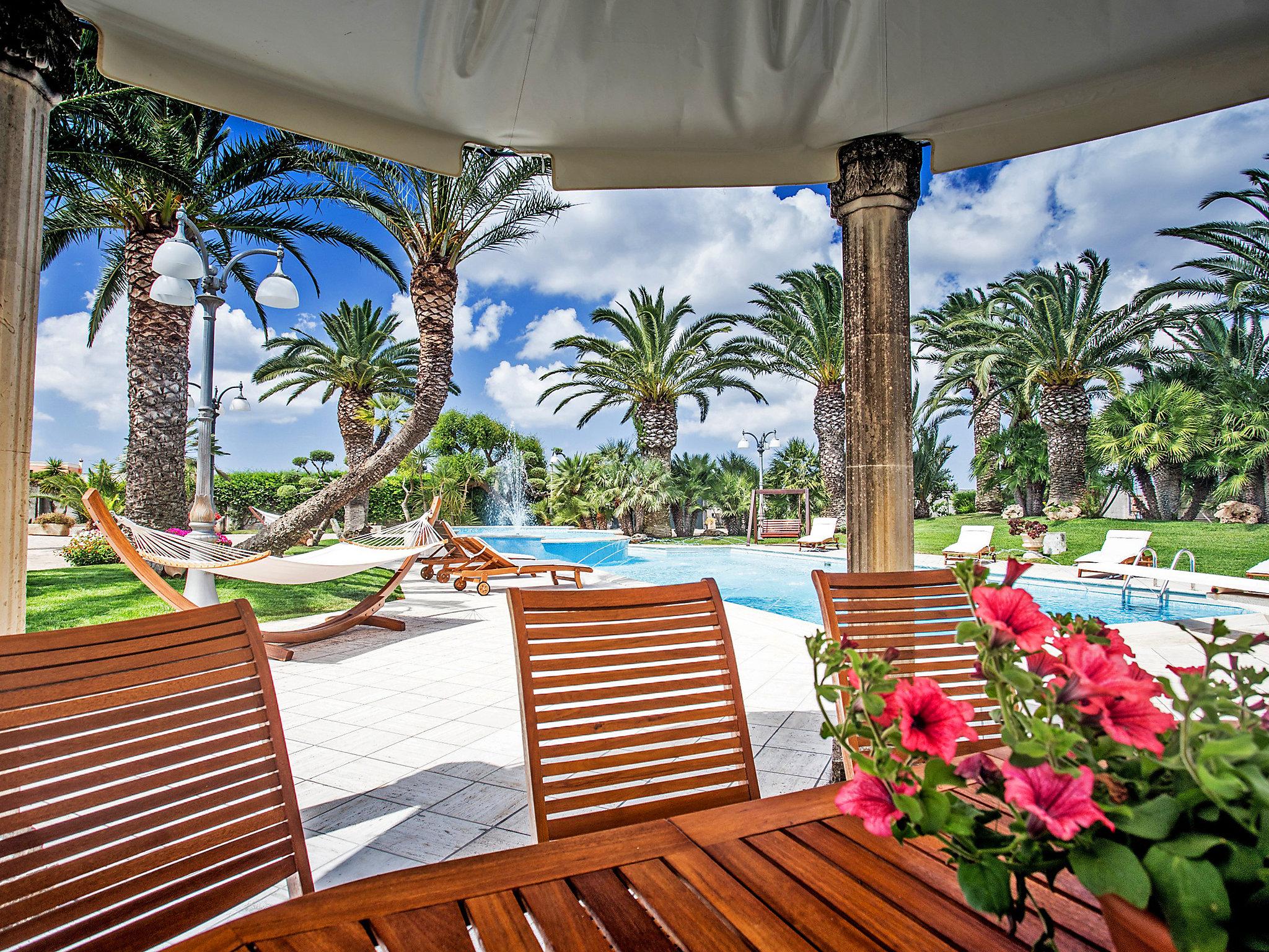 Photo 46 - Maison de 4 chambres à Nardò avec piscine privée et vues à la mer