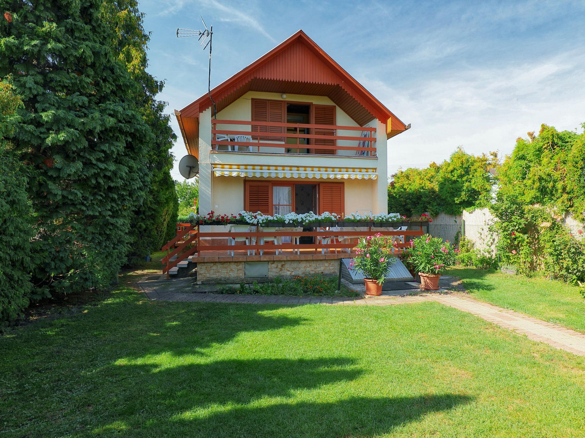 Foto 21 - Casa de 4 quartos em Balatonalmádi com piscina privada e jardim