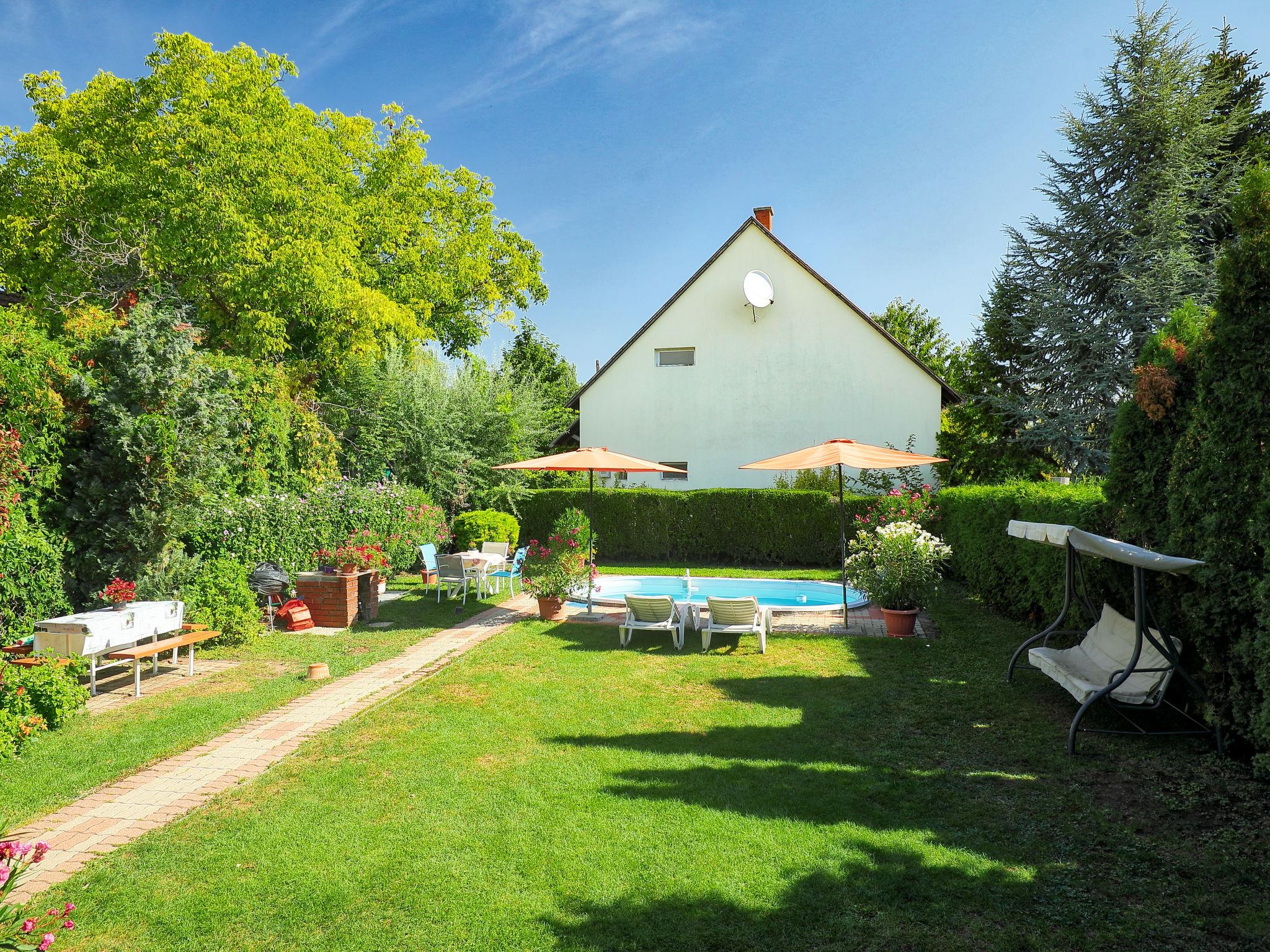 Foto 22 - Casa de 4 quartos em Balatonalmádi com piscina privada e vista para a montanha