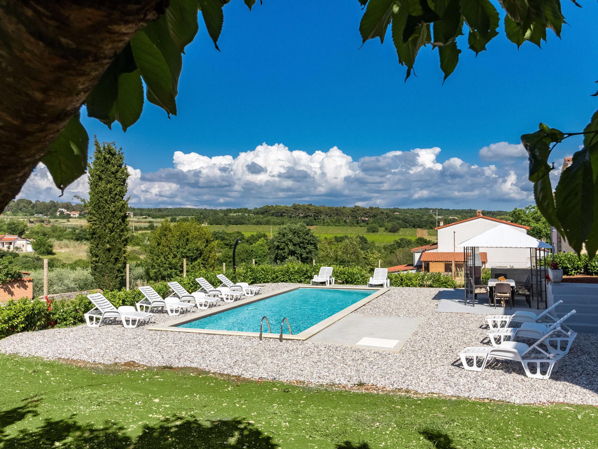 Photo 1 - Maison de 5 chambres à Višnjan avec piscine privée et vues à la mer