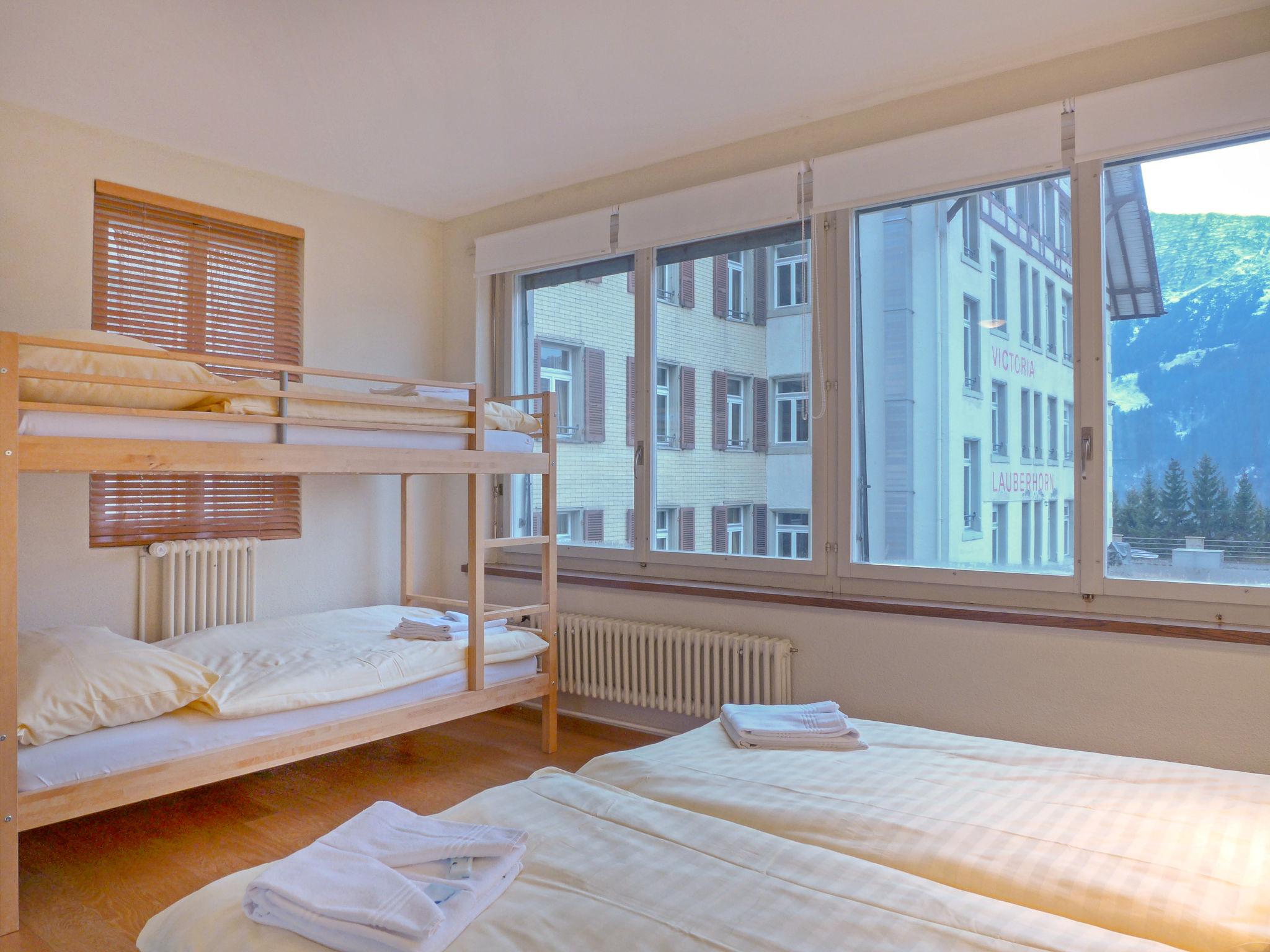 Foto 10 - Apartamento de 1 habitación en Lauterbrunnen con vistas a la montaña