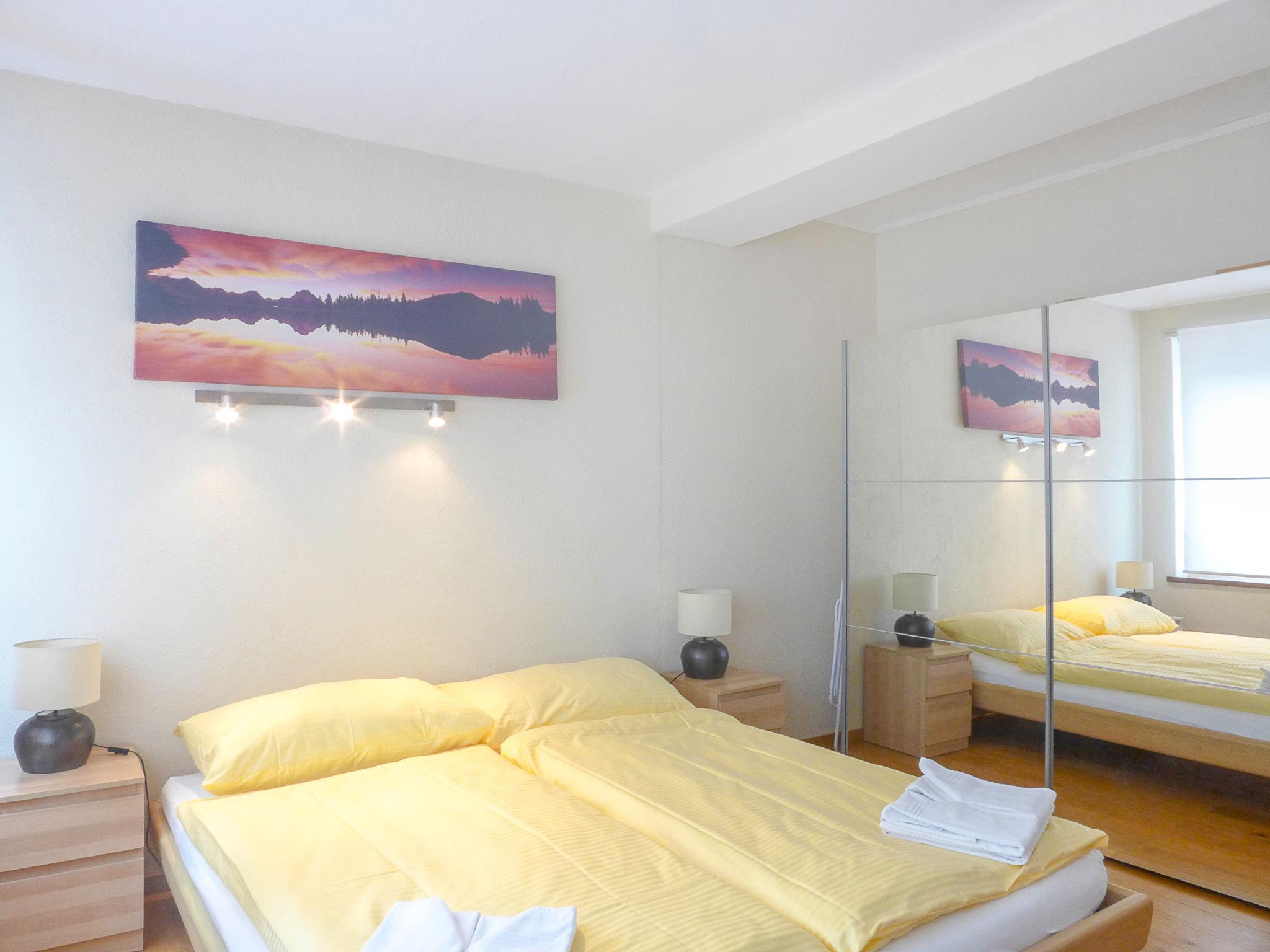 Foto 4 - Apartamento de 1 habitación en Lauterbrunnen con vistas a la montaña
