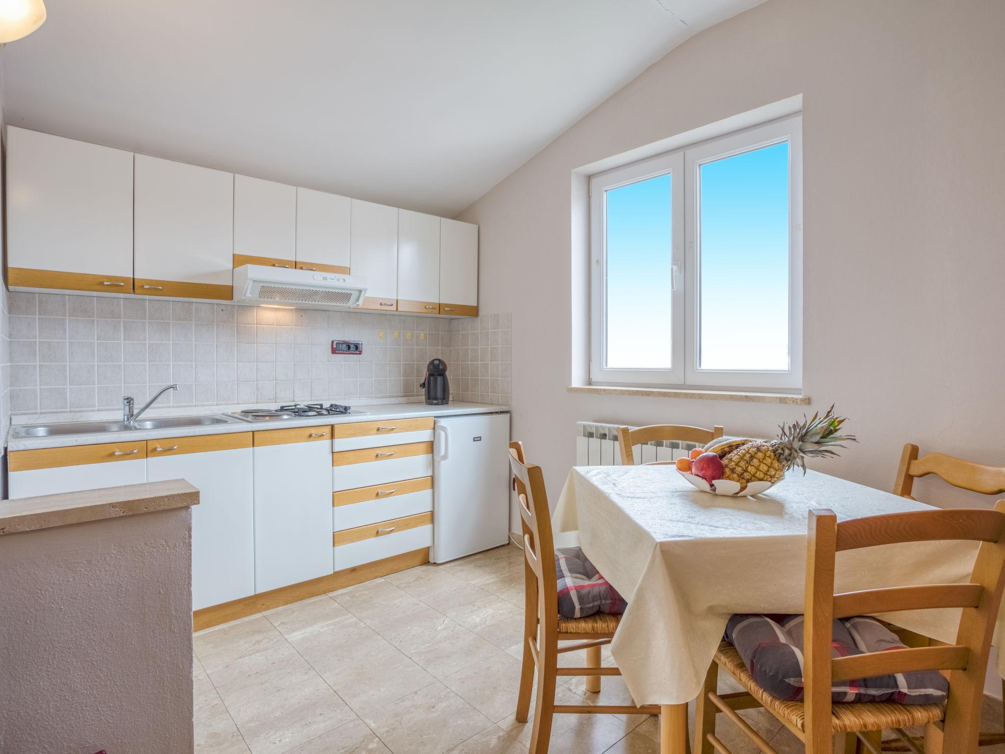 Foto 3 - Apartamento de 1 habitación en Poreč con jardín y vistas al mar