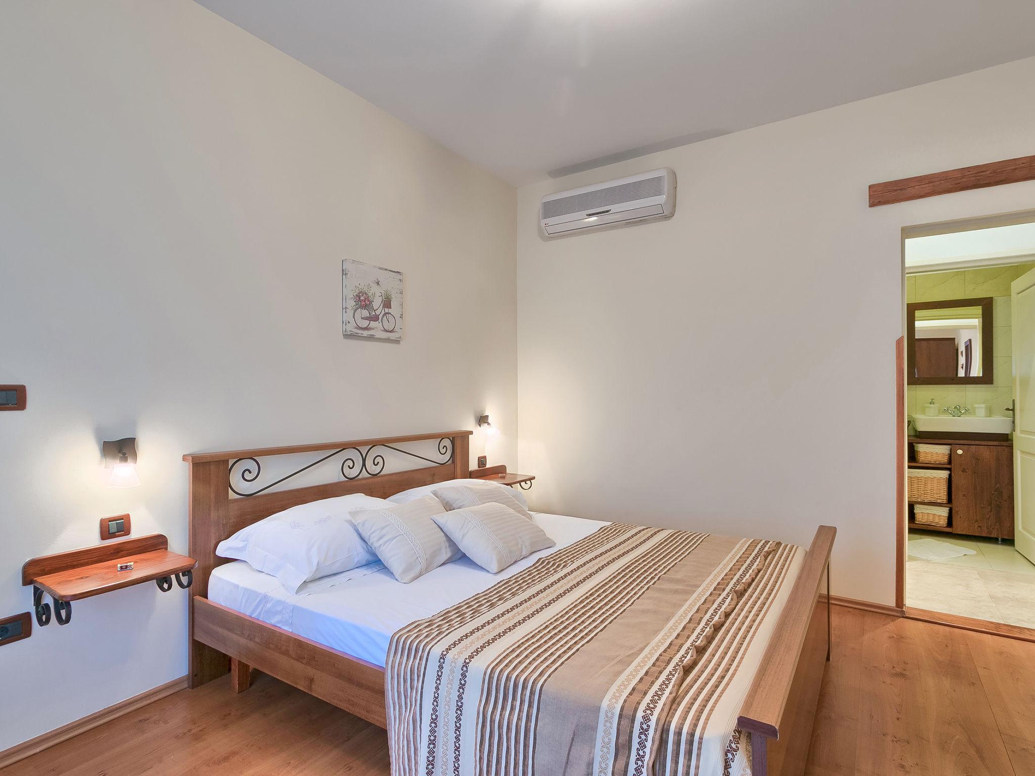 Foto 13 - Apartment mit 1 Schlafzimmer in Pula mit garten und blick aufs meer