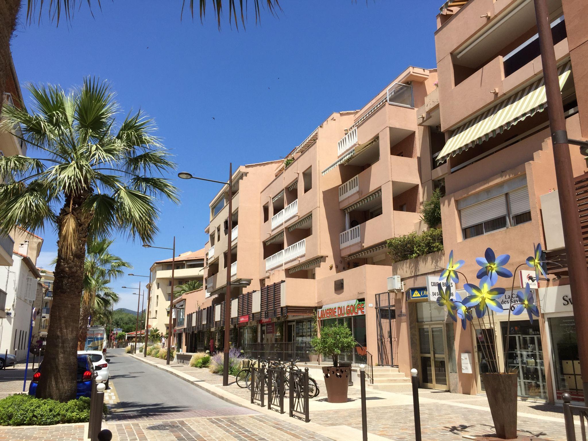 Foto 12 - Apartamento de 1 quarto em Sainte-Maxime com terraço e vistas do mar