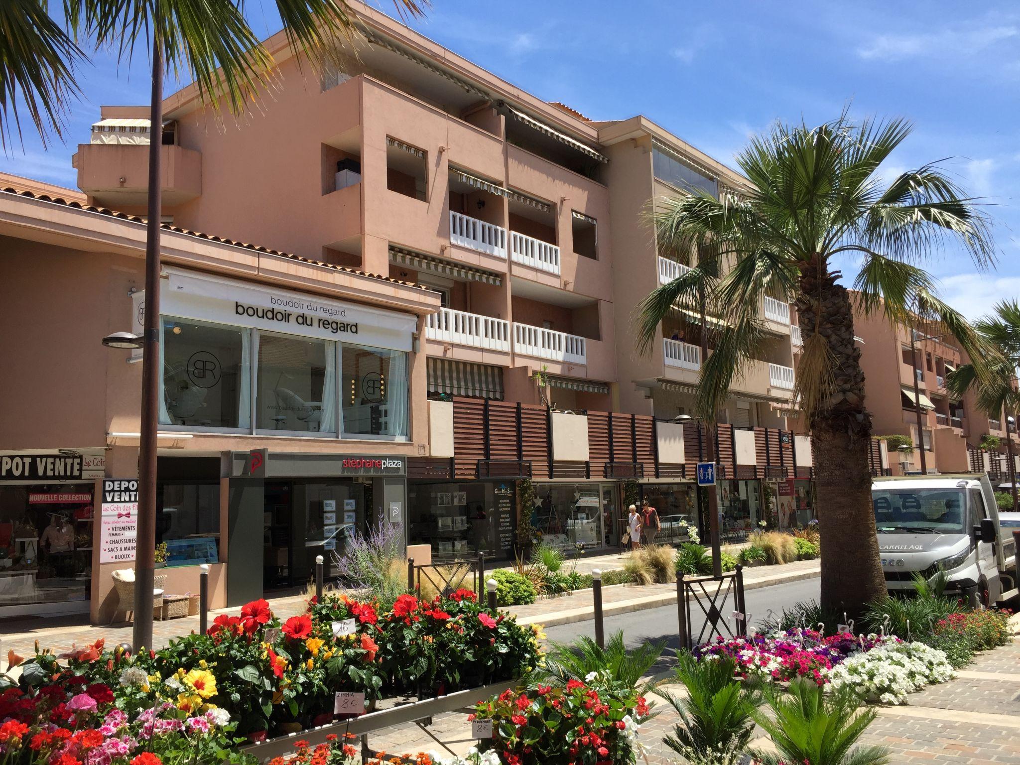 Foto 1 - Apartamento de 1 quarto em Sainte-Maxime com terraço e vistas do mar