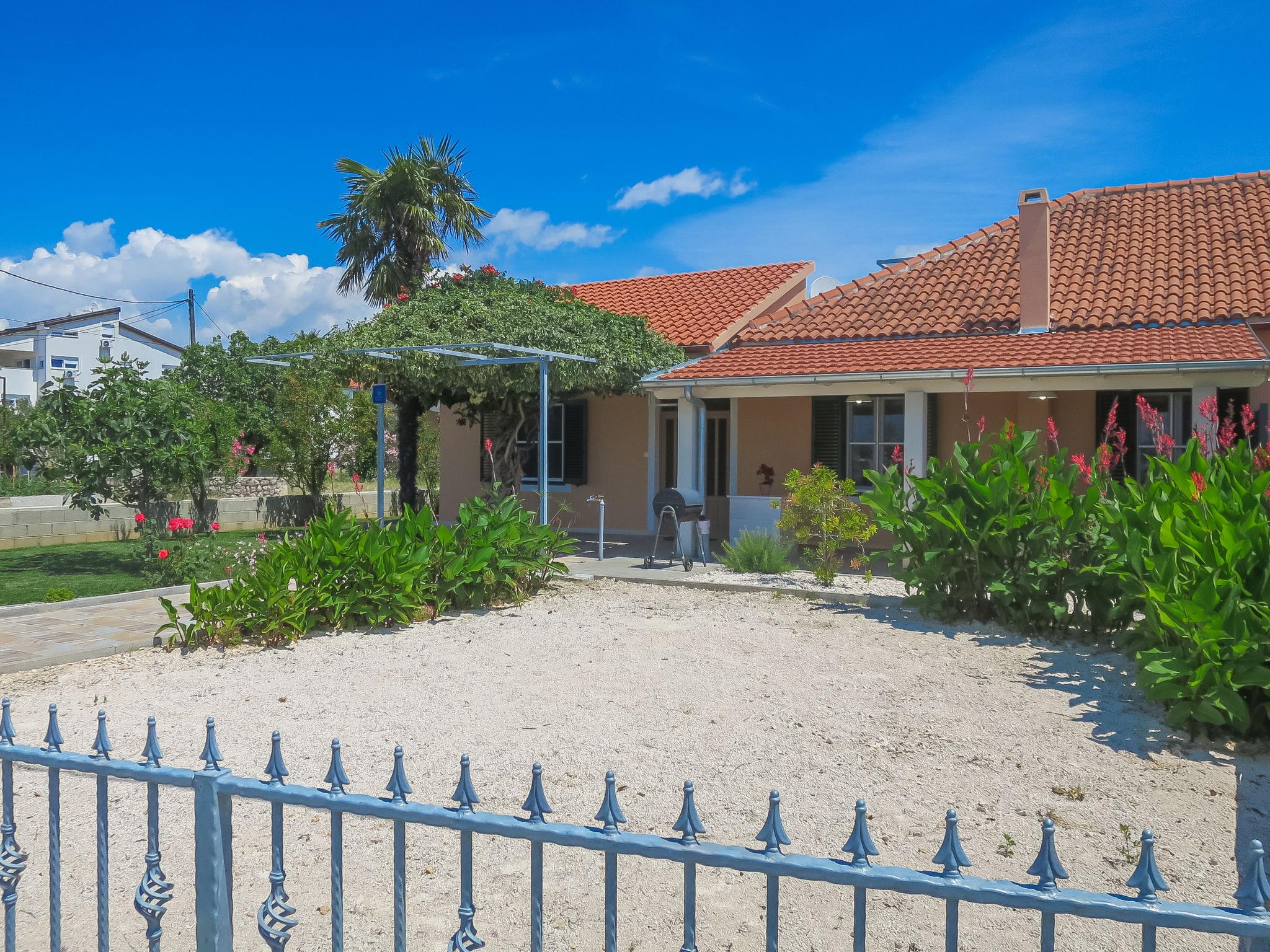 Foto 18 - Casa de 3 quartos em Sukošan com terraço e vistas do mar