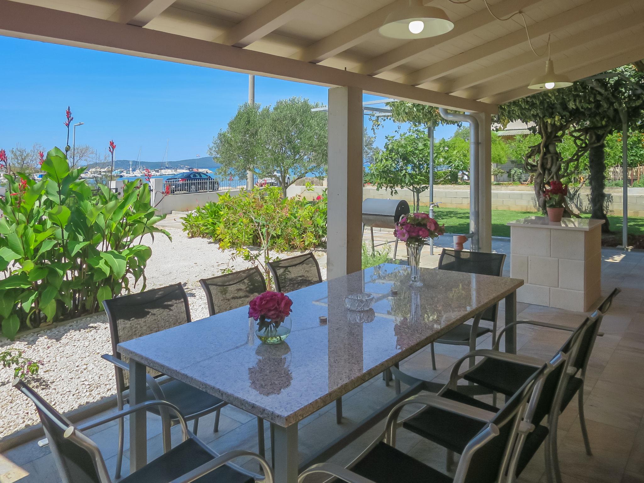 Photo 3 - Maison de 3 chambres à Sukošan avec terrasse et vues à la mer