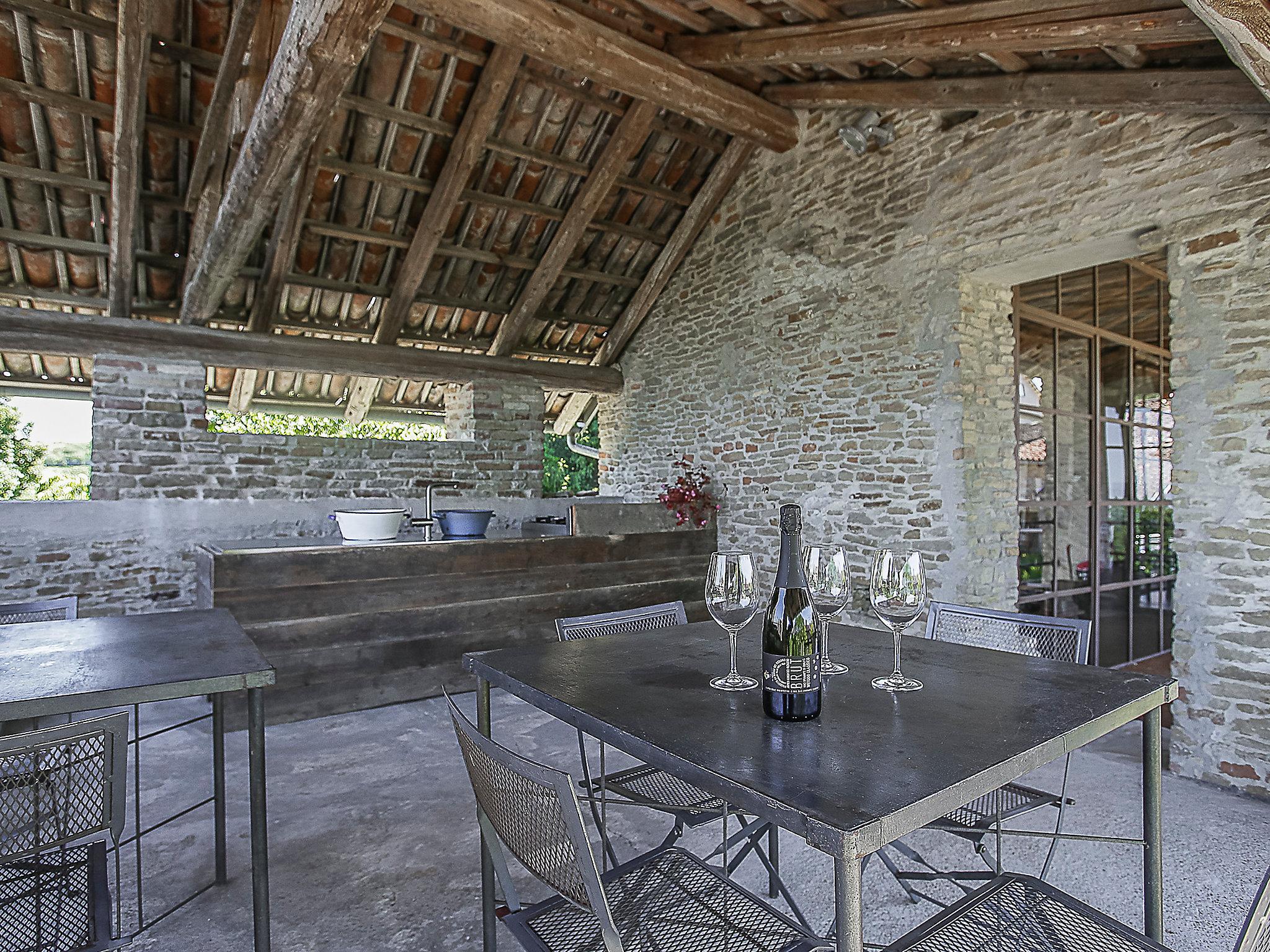 Photo 44 - Maison de 5 chambres à Trezzo Tinella avec piscine privée et jardin