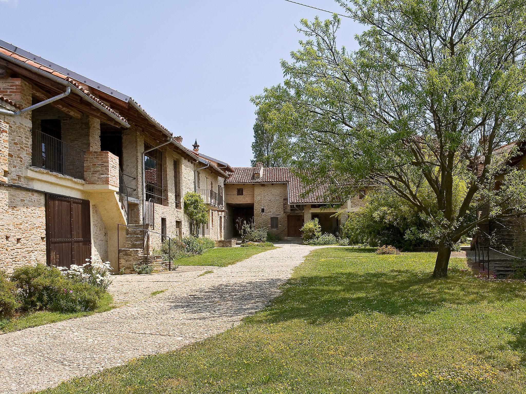 Photo 41 - 5 bedroom House in Trezzo Tinella with private pool and garden