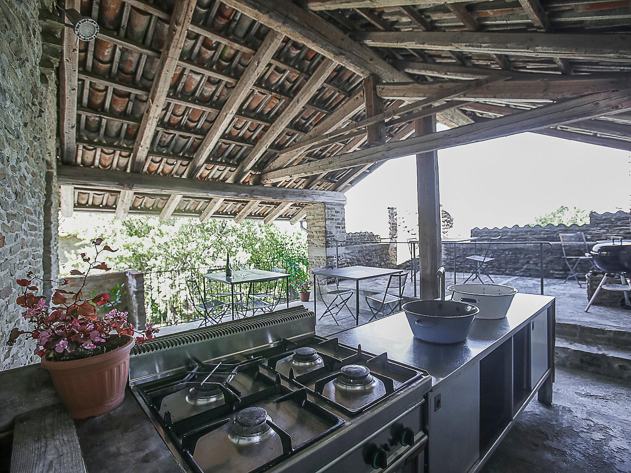 Foto 36 - Casa con 5 camere da letto a Trezzo Tinella con piscina privata e giardino