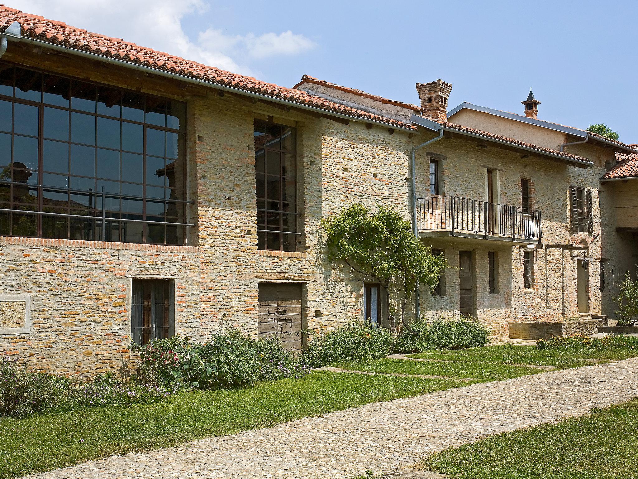 Foto 5 - Casa con 5 camere da letto a Trezzo Tinella con piscina privata e giardino