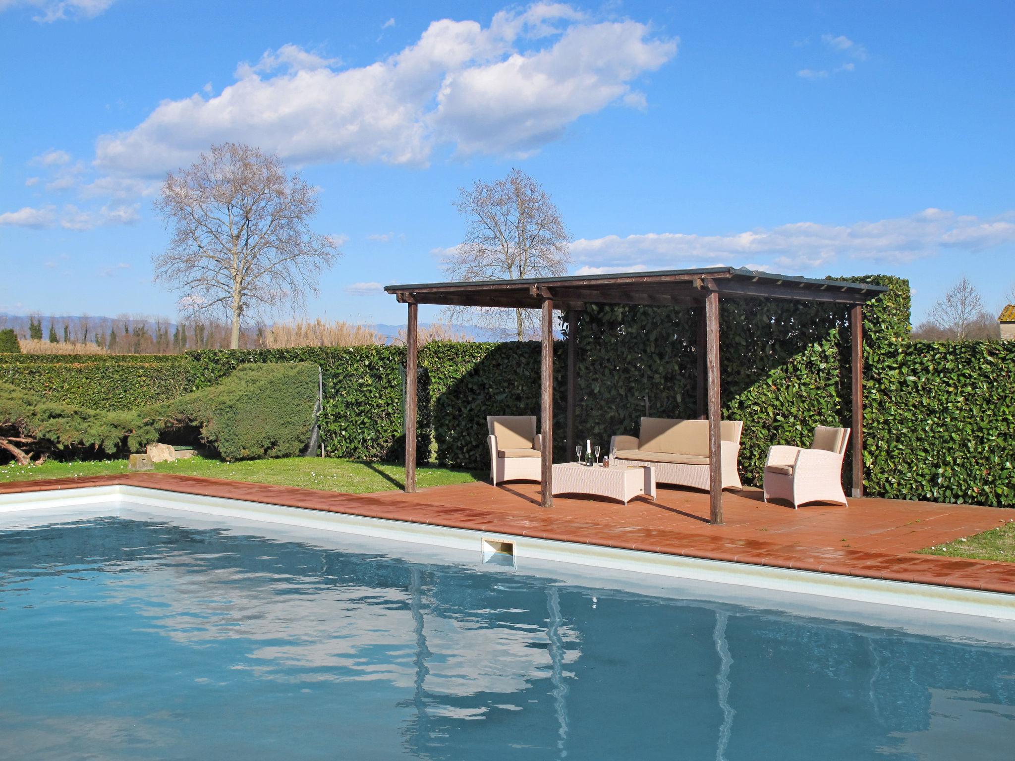 Foto 17 - Casa de 2 quartos em Capannori com piscina privada e jardim