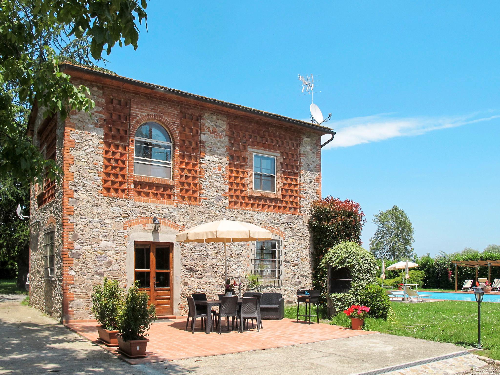 Foto 2 - Casa de 2 quartos em Capannori com piscina privada e jardim