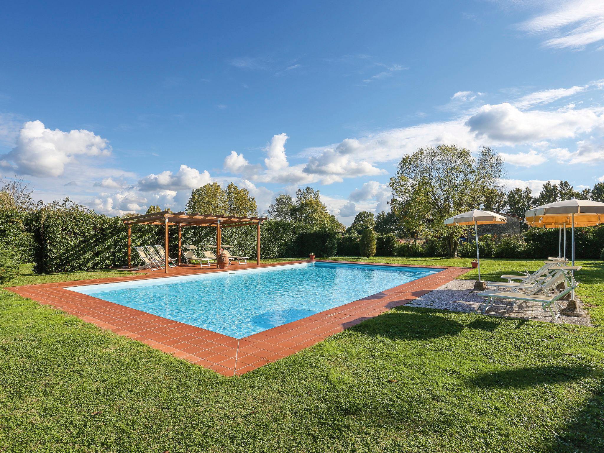 Foto 3 - Casa de 2 quartos em Capannori com piscina privada e jardim