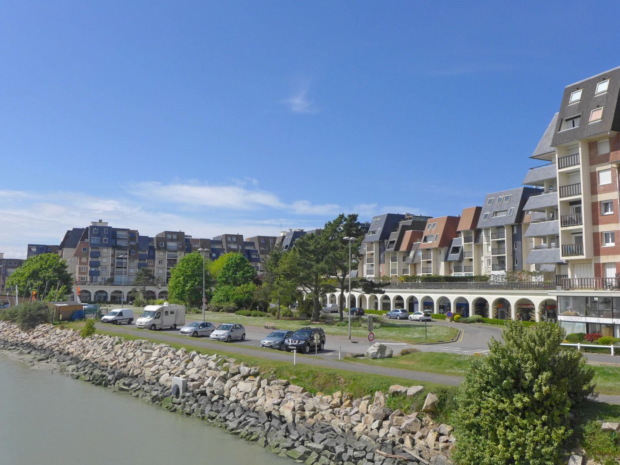 Foto 18 - Apartment mit 1 Schlafzimmer in Cabourg mit blick aufs meer