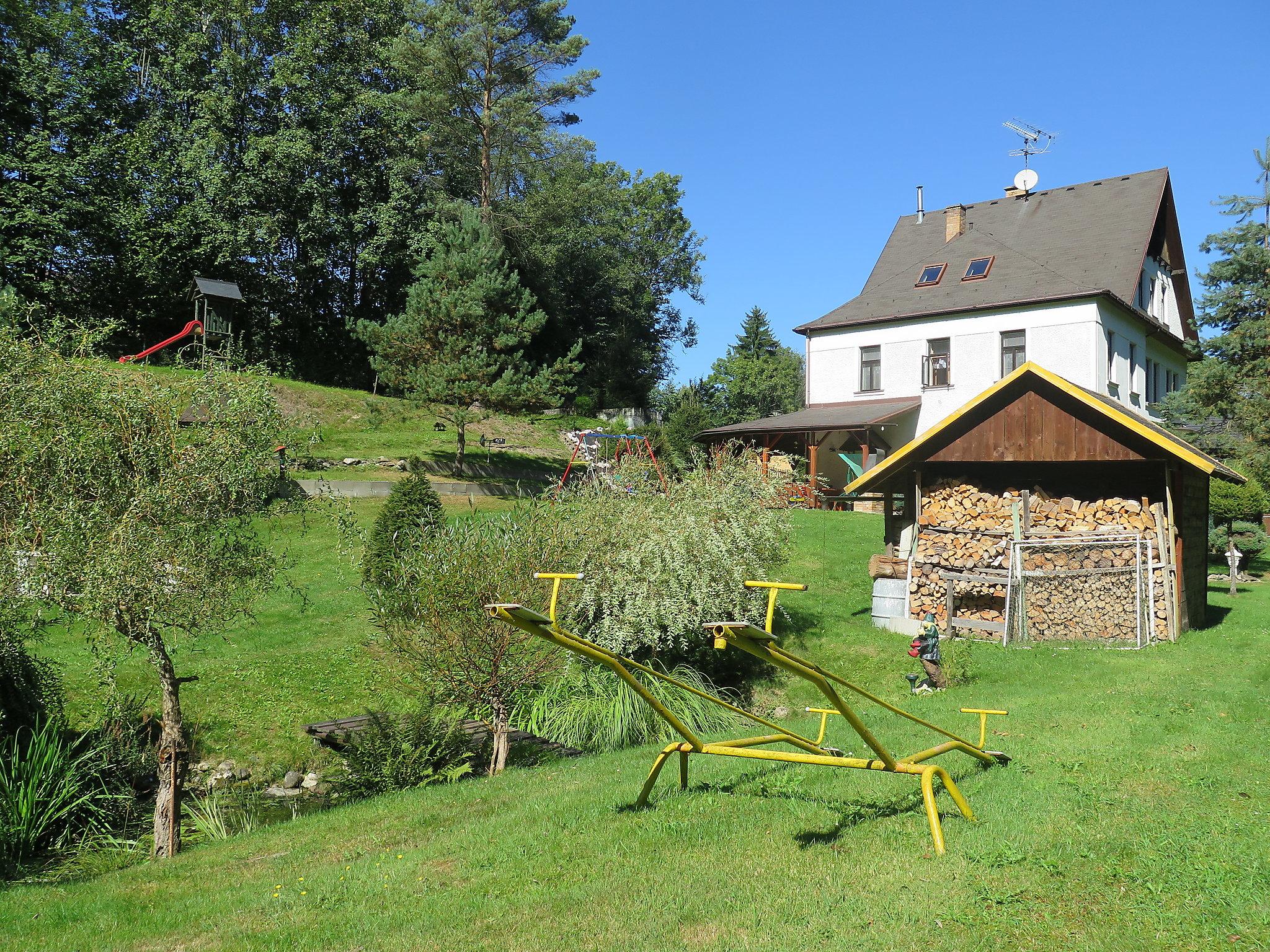 Foto 27 - Haus mit 2 Schlafzimmern in Zlatá Olešnice mit garten und terrasse