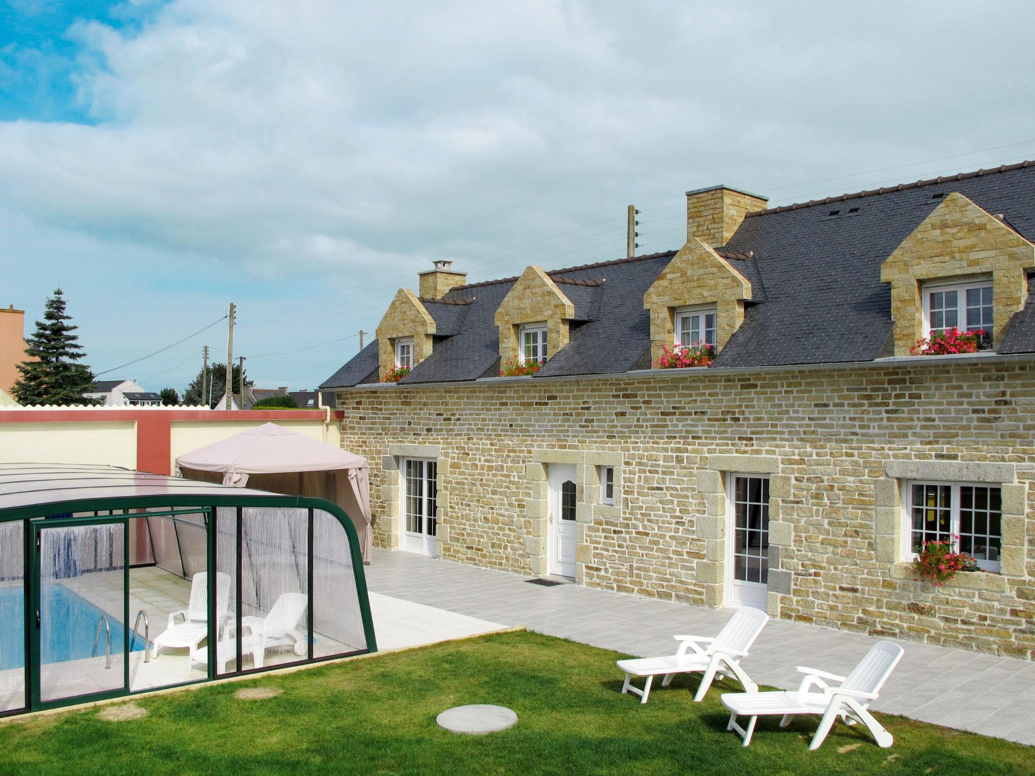 Foto 6 - Casa de 4 quartos em Plounéour-Brignogan-plages com piscina privada e vistas do mar