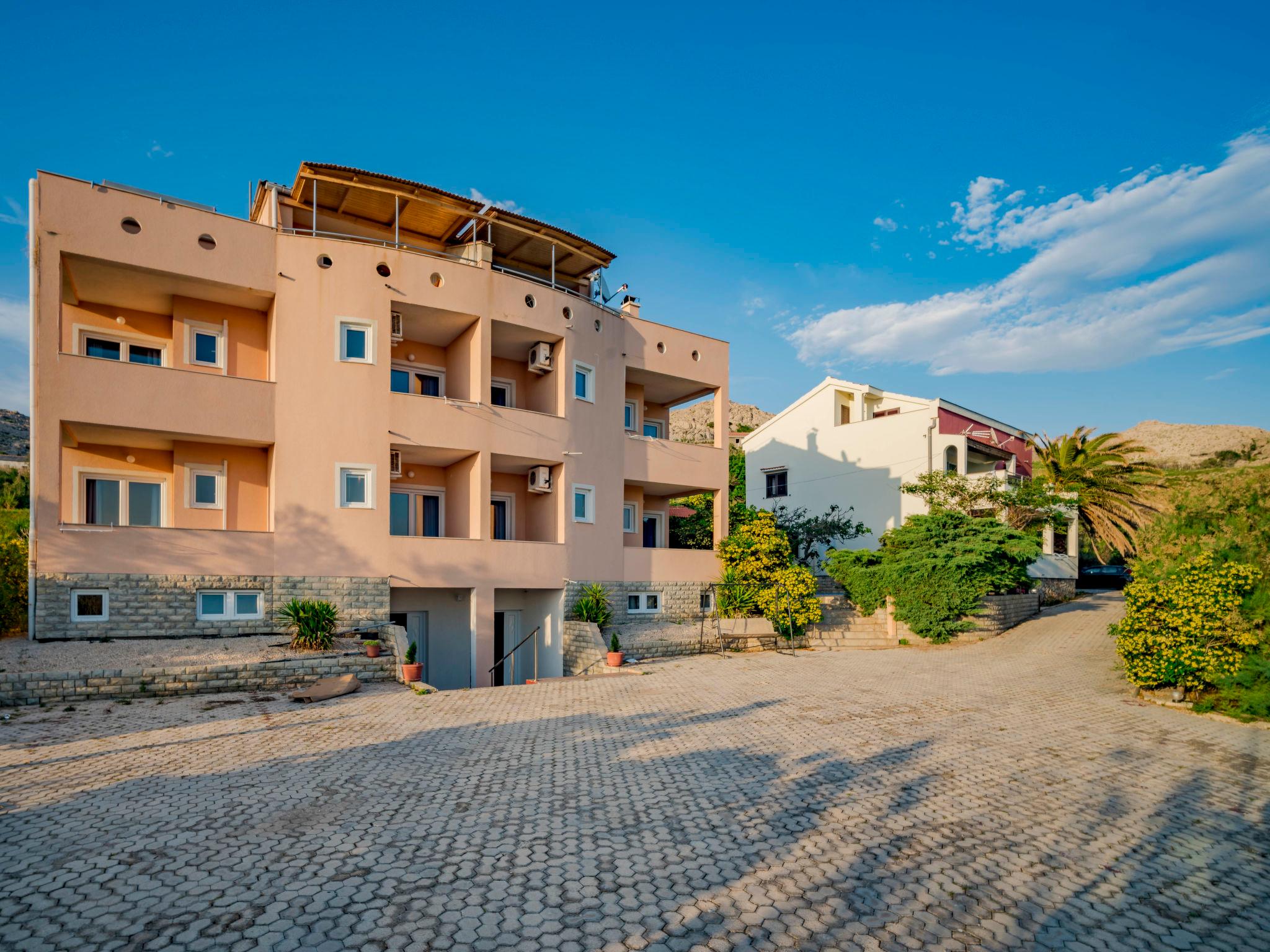 Foto 33 - Apartamento de 1 quarto em Pag com piscina e terraço