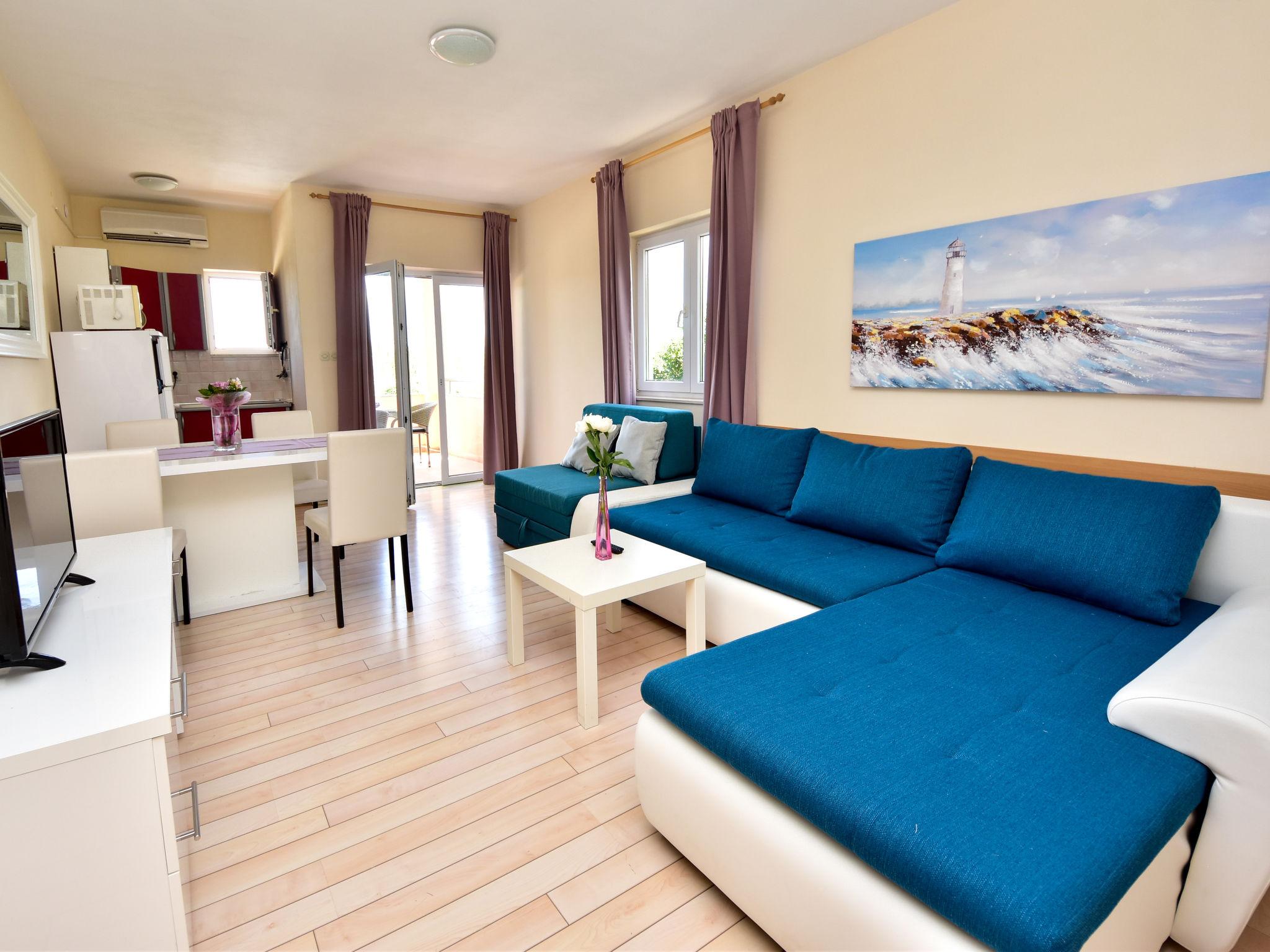 Photo 3 - 1 bedroom Apartment in Pag with swimming pool and terrace