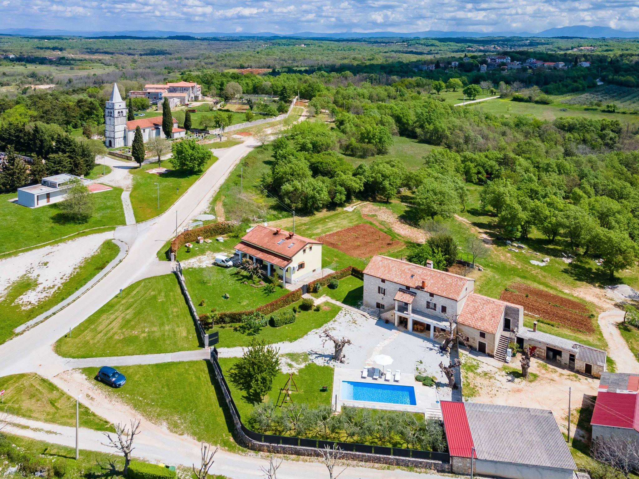 Foto 20 - Casa con 2 camere da letto a Višnjan con piscina privata e giardino