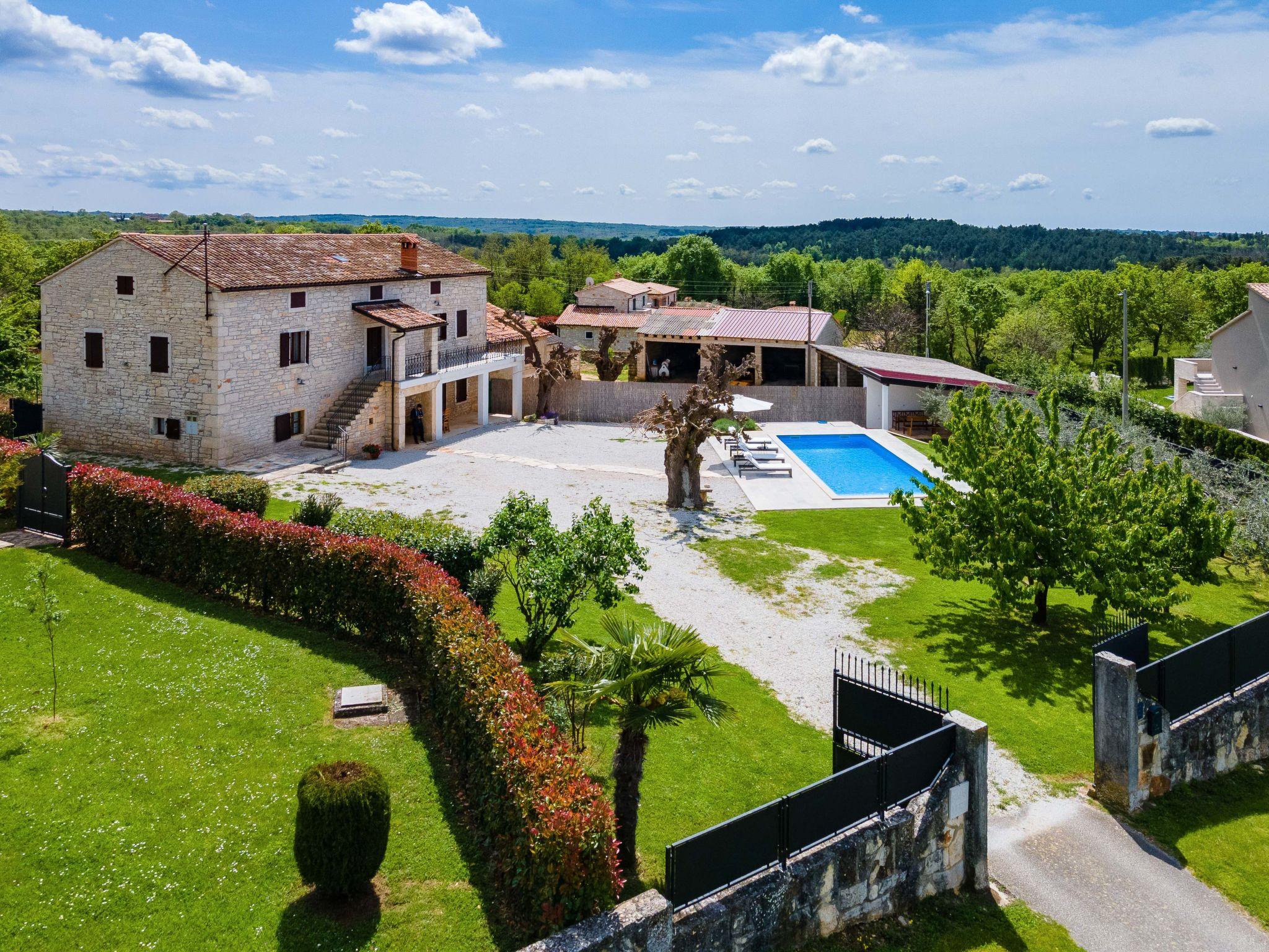 Foto 28 - Casa con 2 camere da letto a Višnjan con piscina privata e vista mare