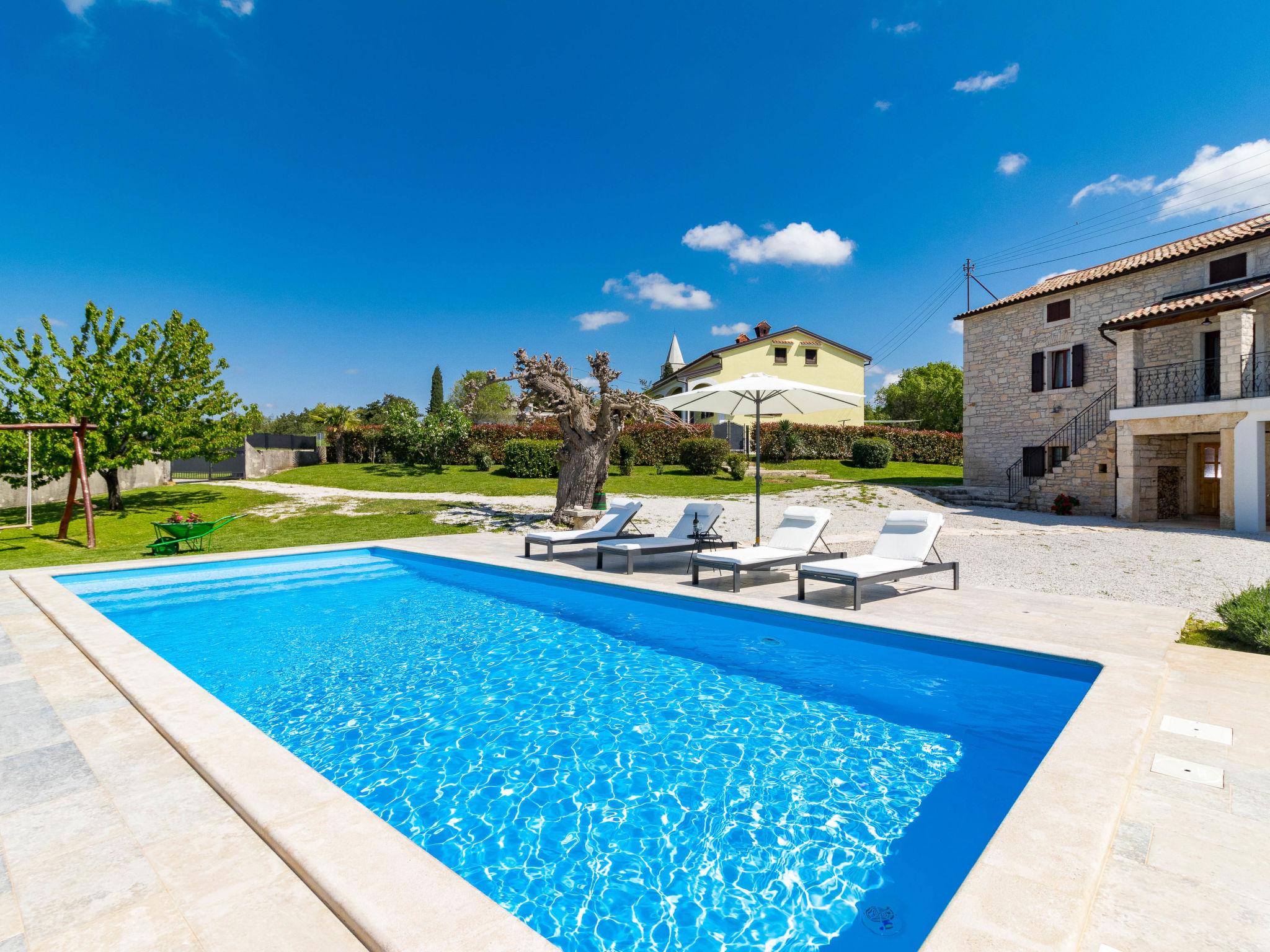 Photo 8 - Maison de 2 chambres à Višnjan avec piscine privée et jardin