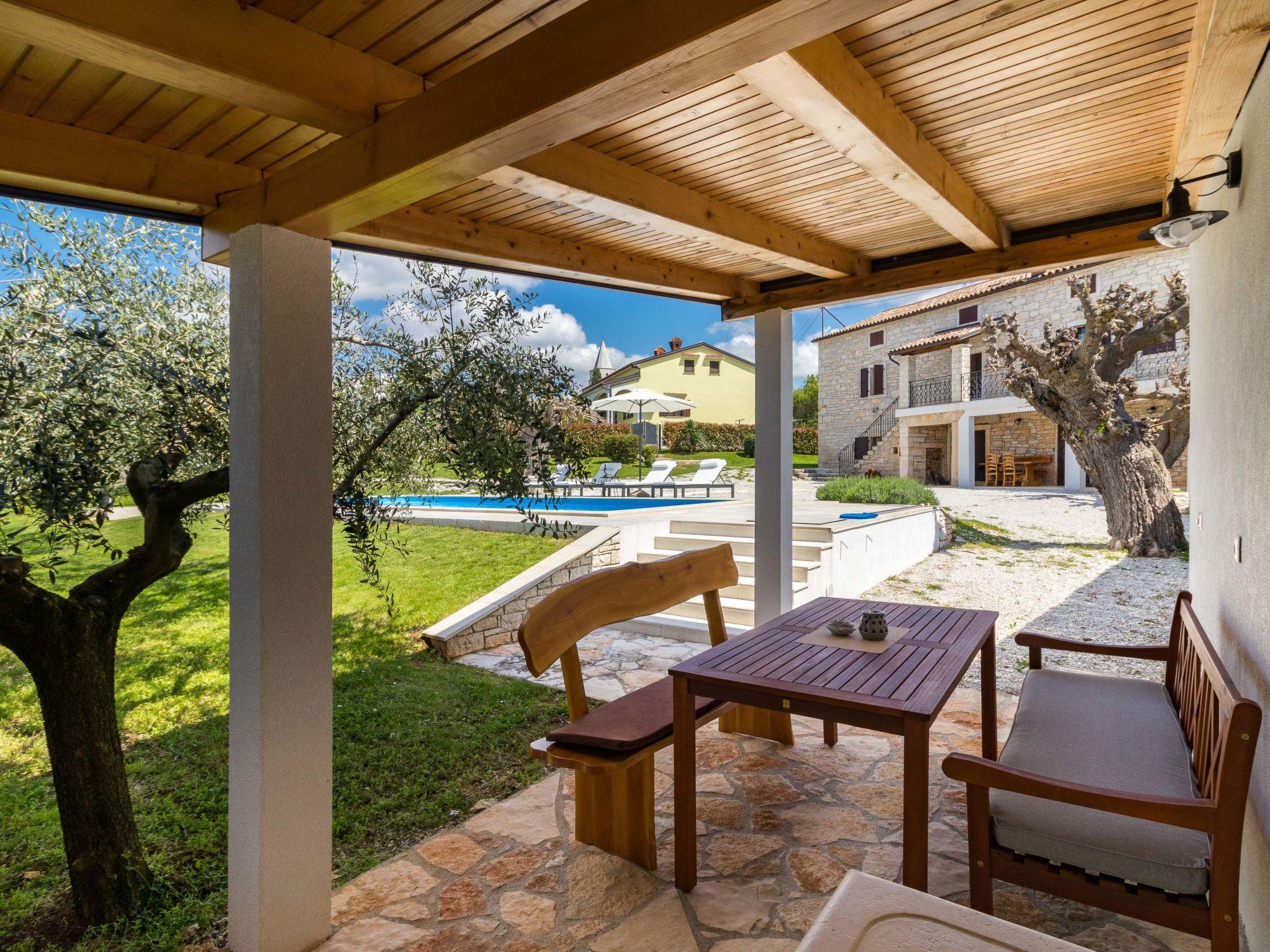 Photo 6 - Maison de 2 chambres à Višnjan avec piscine privée et vues à la mer