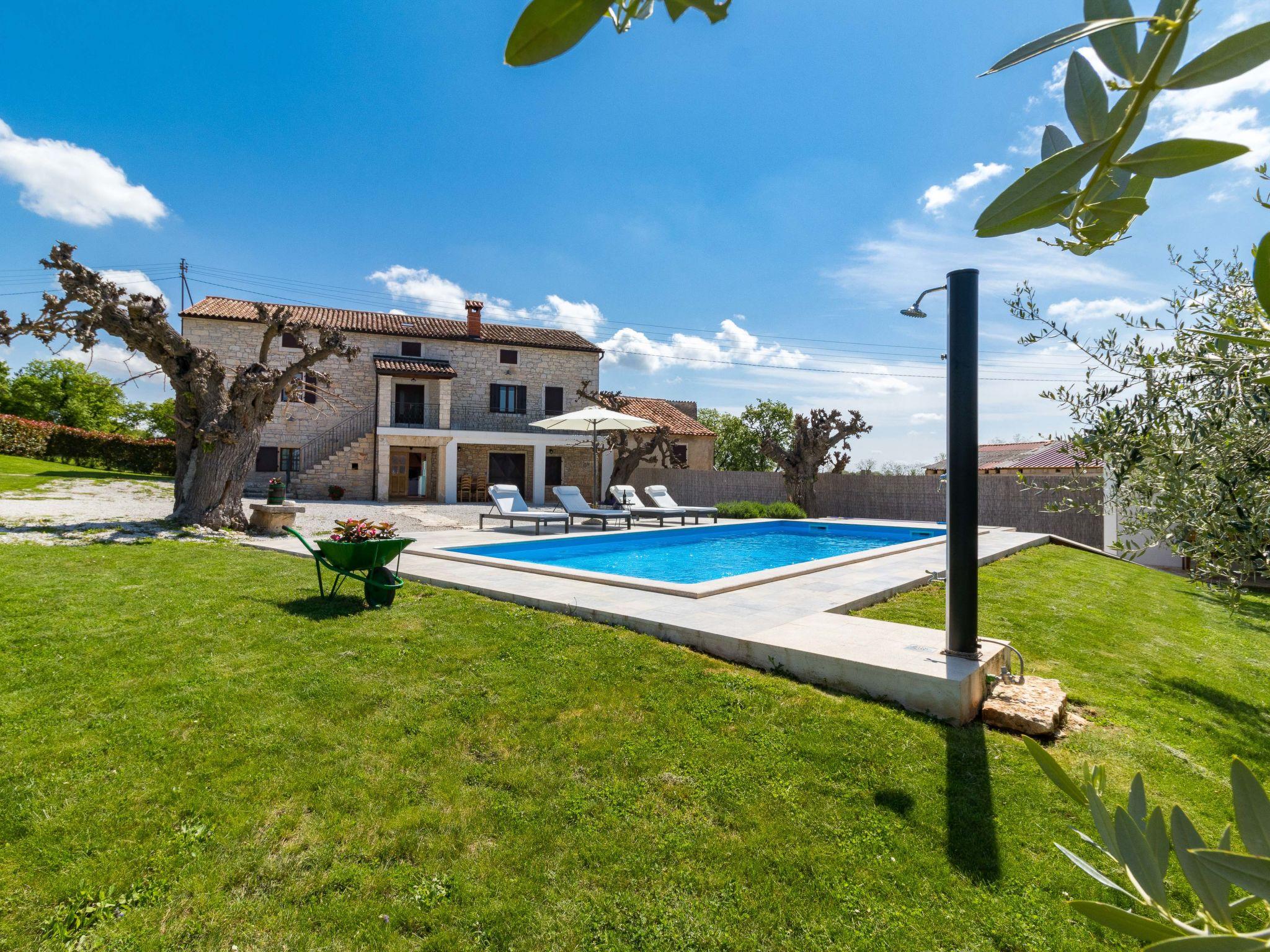 Foto 17 - Casa de 2 quartos em Višnjan com piscina privada e vistas do mar