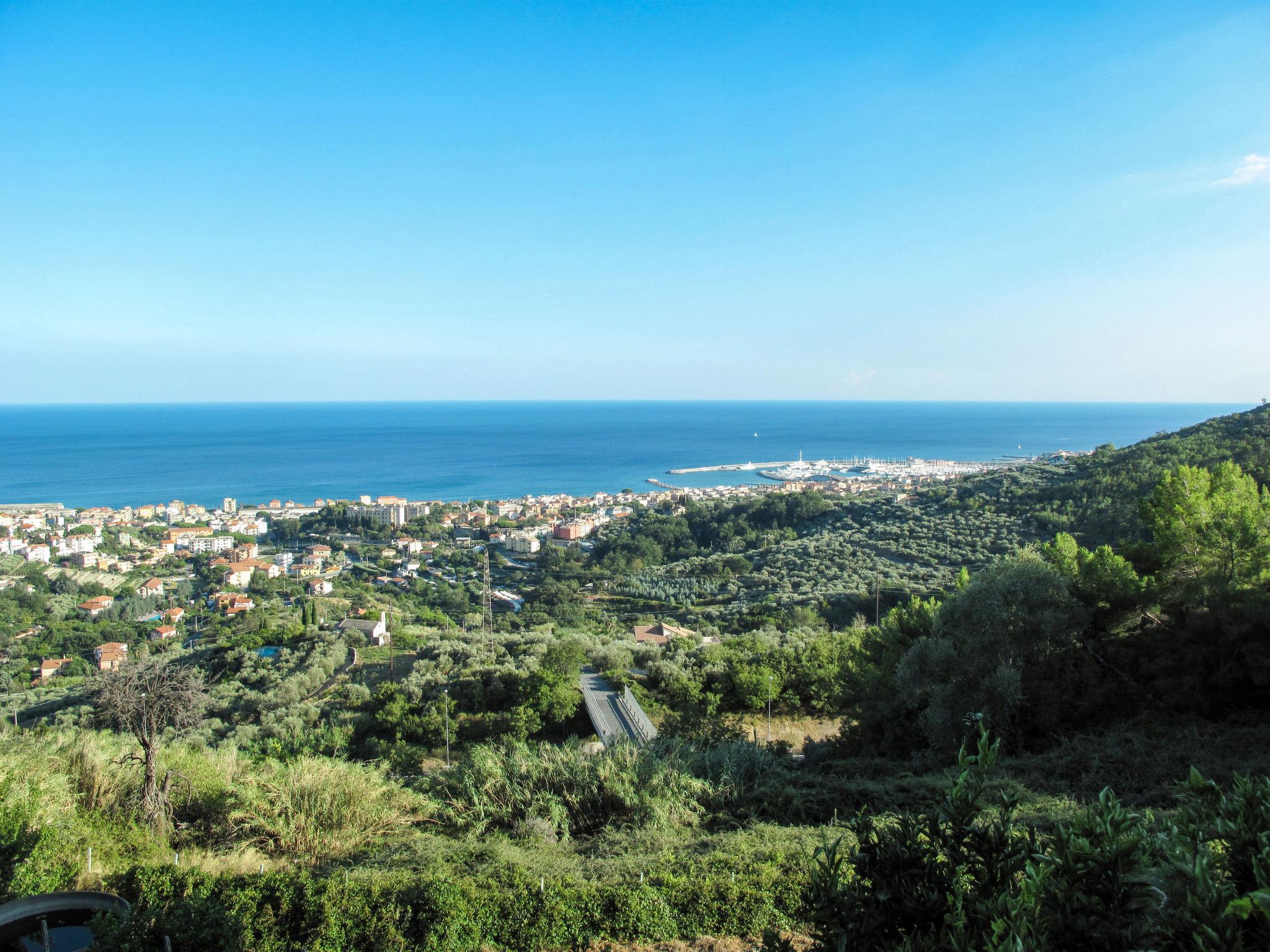 Foto 2 - Apartamento de 2 quartos em Pietra Ligure com terraço e vistas do mar
