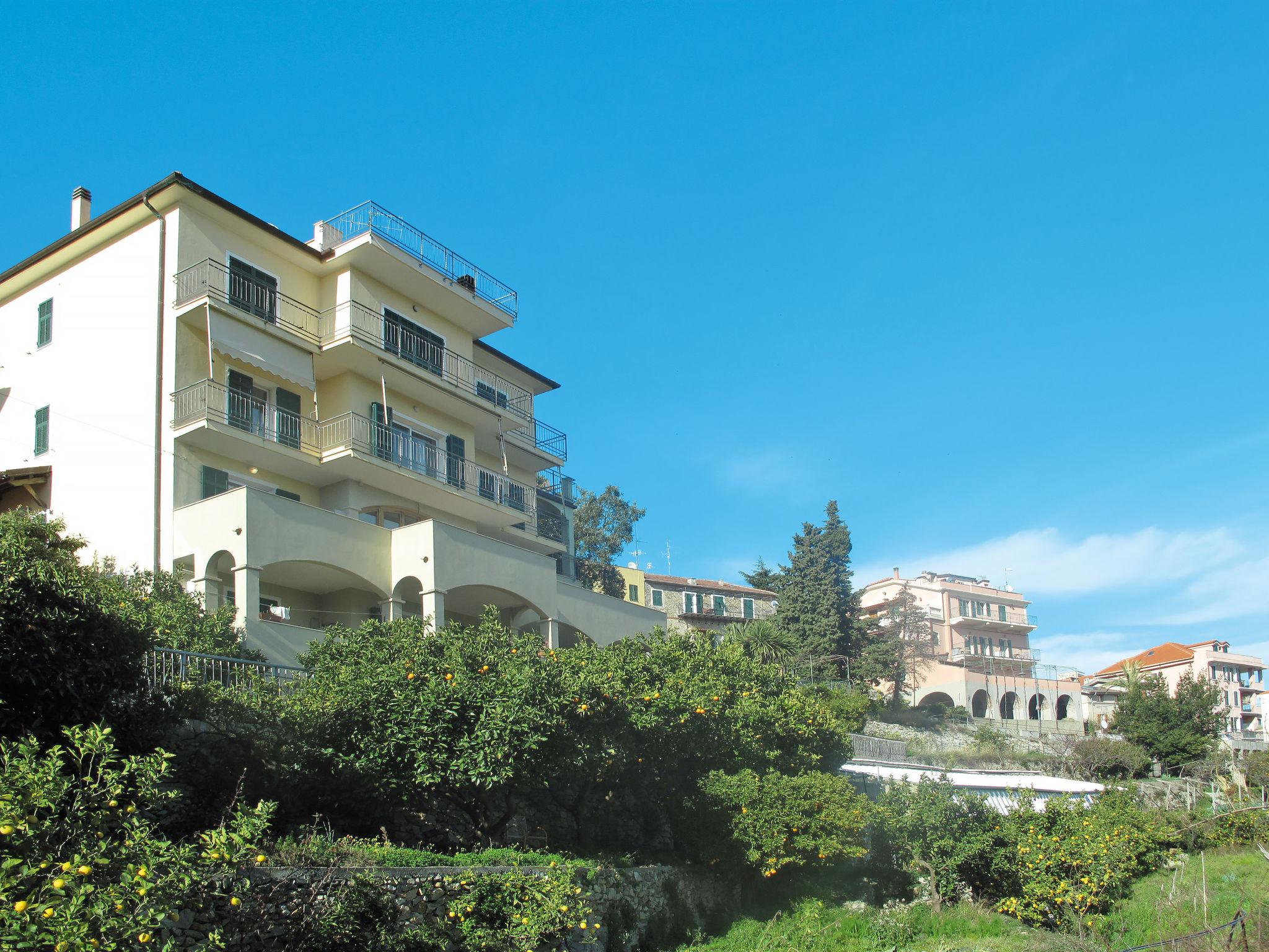 Photo 1 - Appartement de 2 chambres à Pietra Ligure avec jardin et terrasse